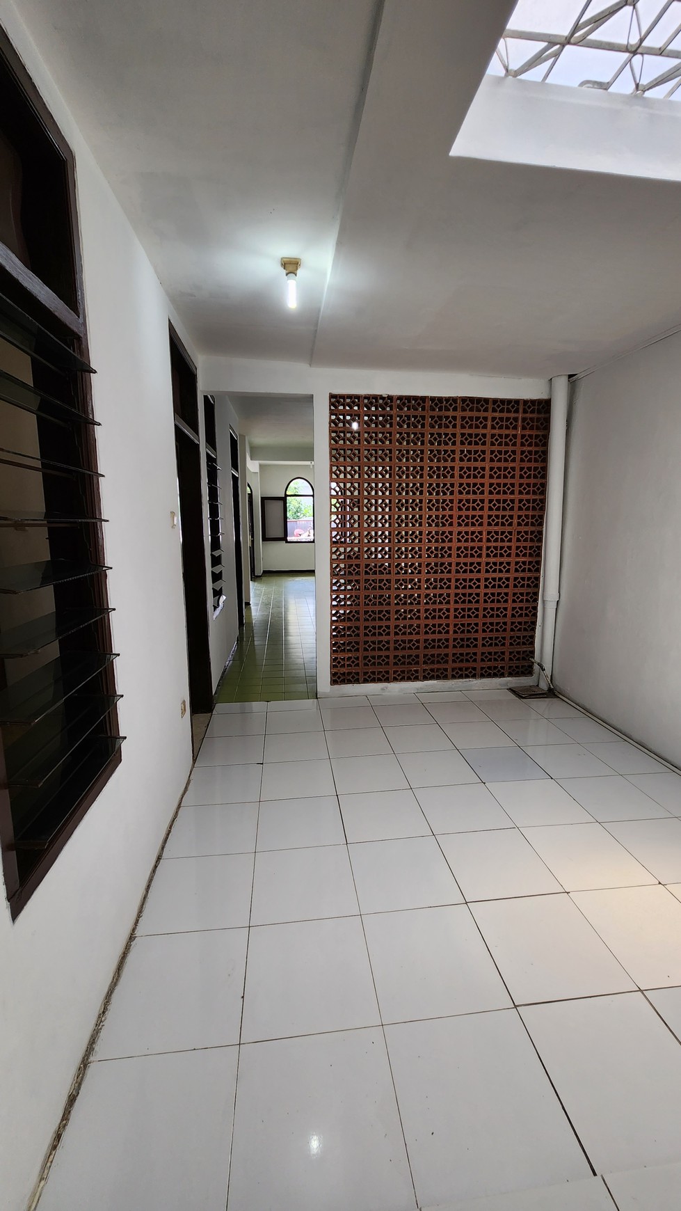 Disewakan Rumah Di Kavling DKI, Pondok Kelapa, Semi Furnished, Murah