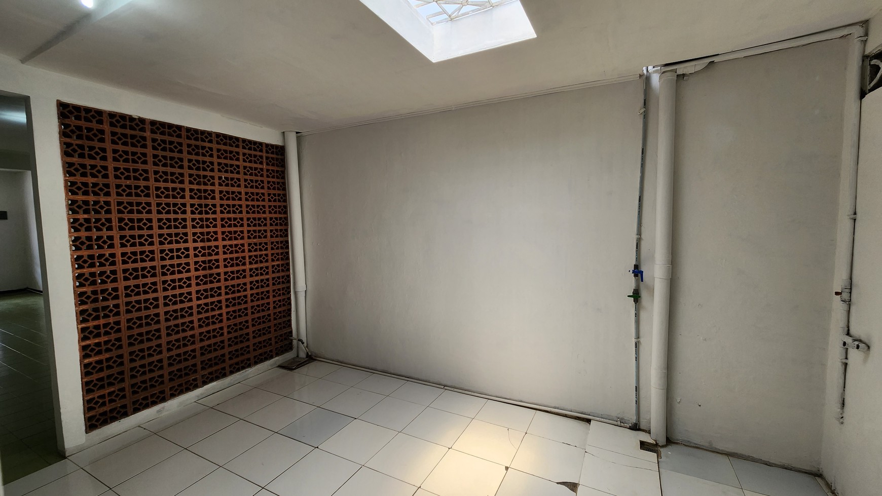 Disewakan Rumah Di Kavling DKI, Pondok Kelapa, Semi Furnished, Murah