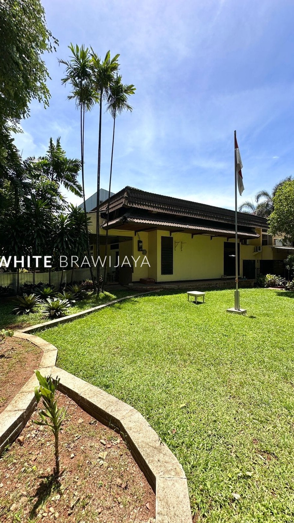 Rumah Lama Layak Huni Area Pakubuwono Kebayoran Baru