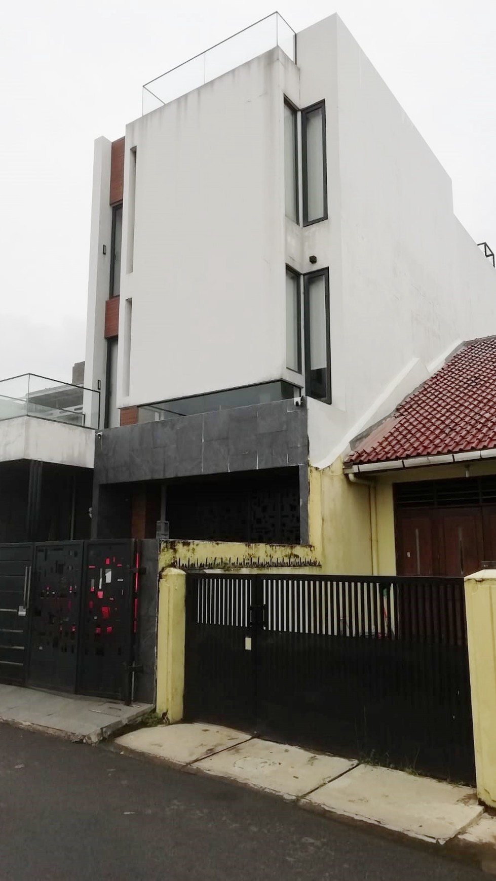 Rumah 4 Lantai Siap Huni dan Hunian Nyaman@Pondok Aren