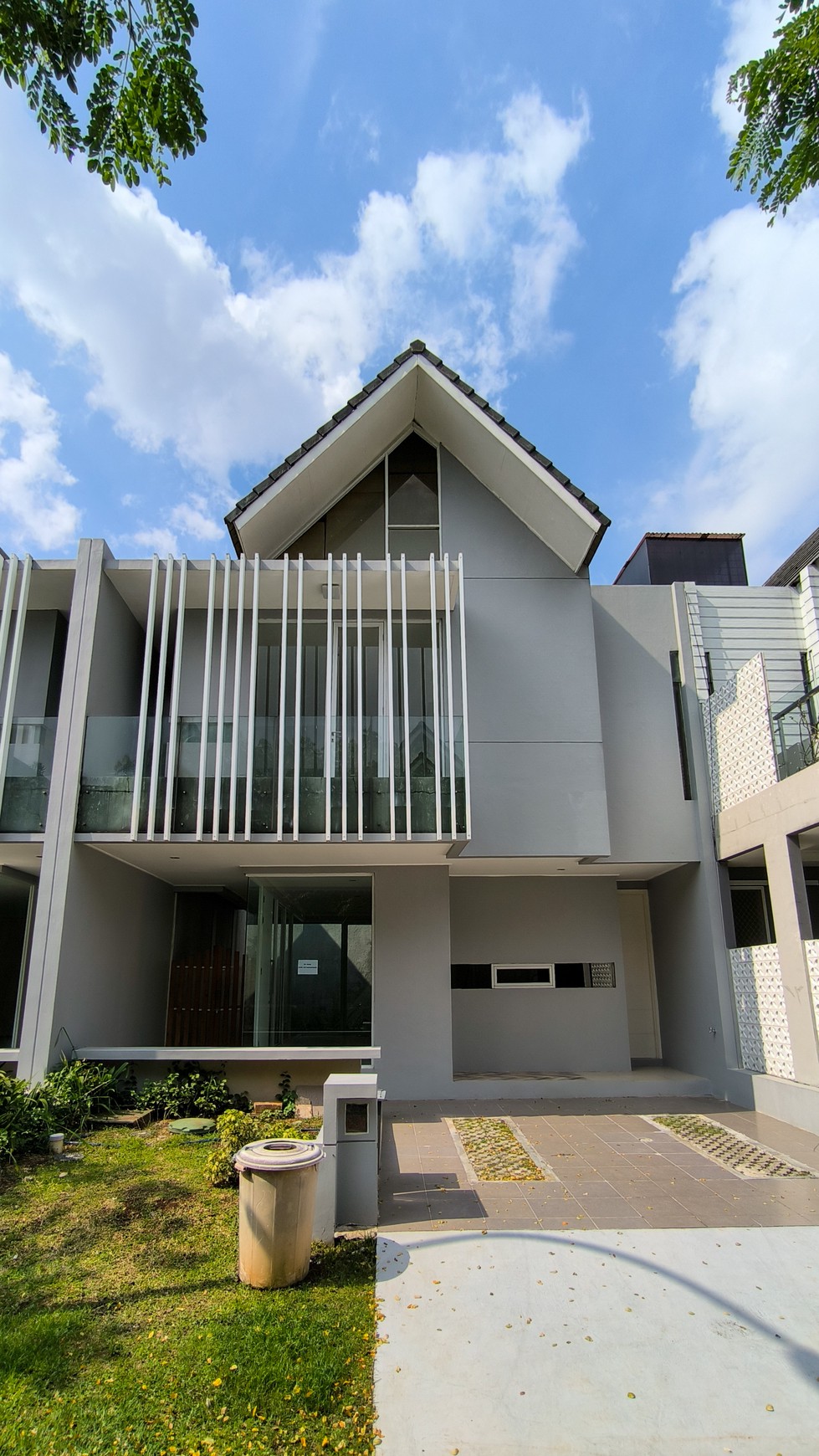 Rumah Bagus Siap Huni di Discovery Eola Bintaro Jaya Sektor 9
