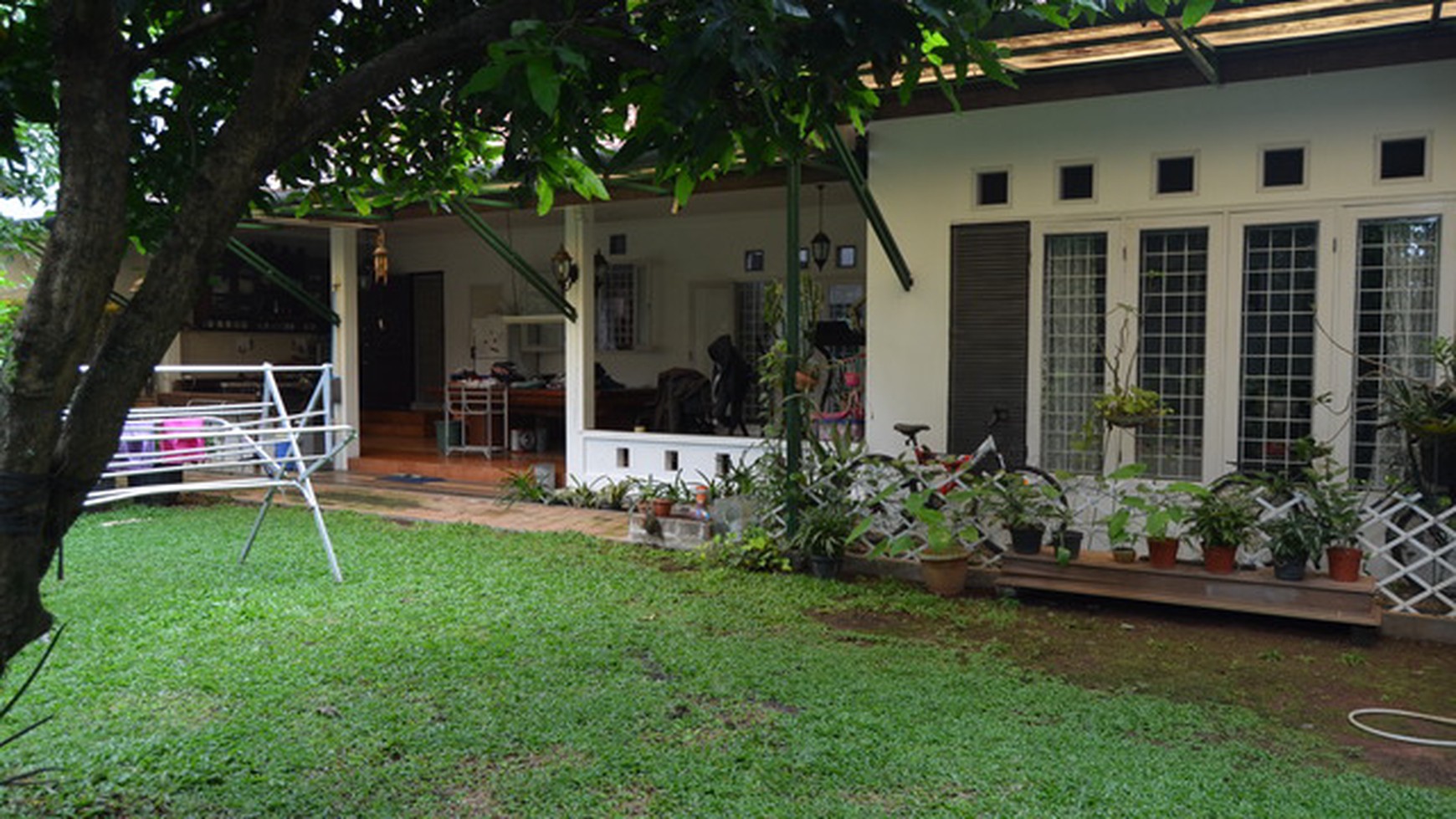 Rumah Asri di komplek Jagakarsa Jakarta selatan.