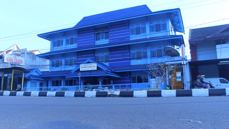 Disewakan Gedung 3 Lantai Lokasi Strategis di Jalan Janti Banguntapan Bantul