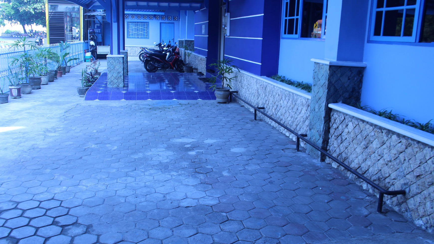 Disewakan Gedung 3 Lantai Lokasi Strategis di Jalan Janti Banguntapan Bantul