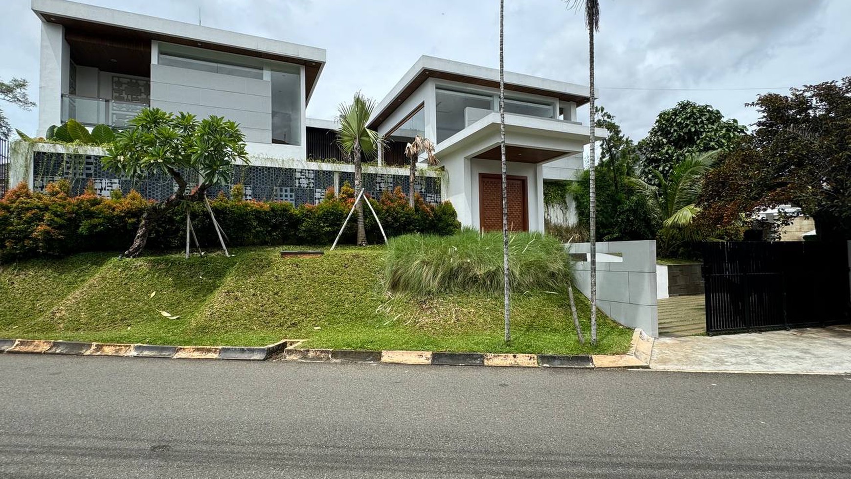 Pondok Indah luas bangunan 647 modern minimalis