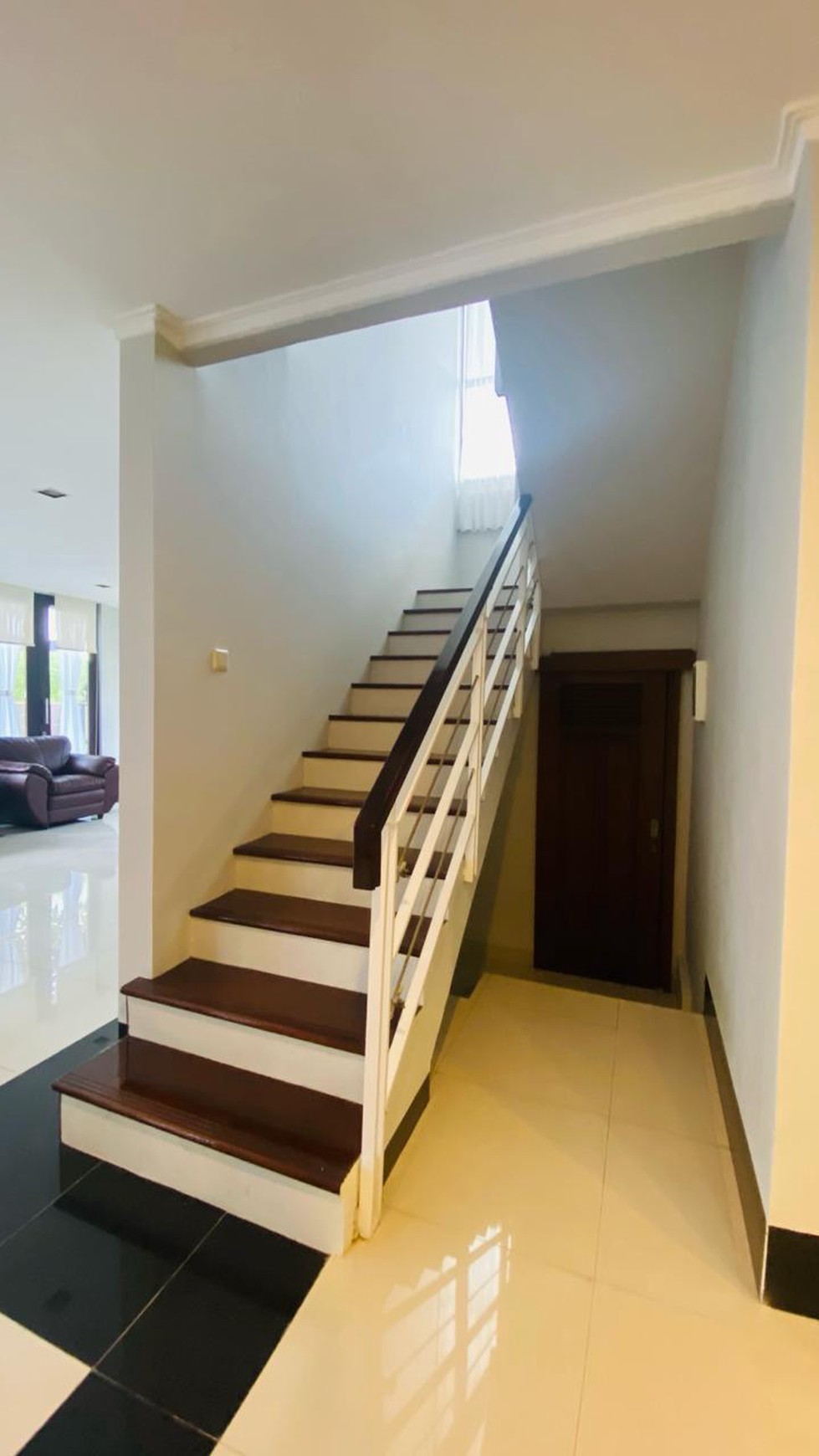 Rumah 2 Lantai Semi Furnished di Fatmawati Jakarta Timur 