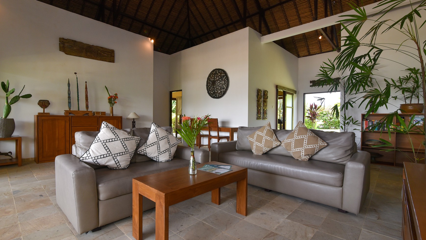 -SOLD- Absolute Beachfront Villa in Umeanyar. Motivated Seller! 