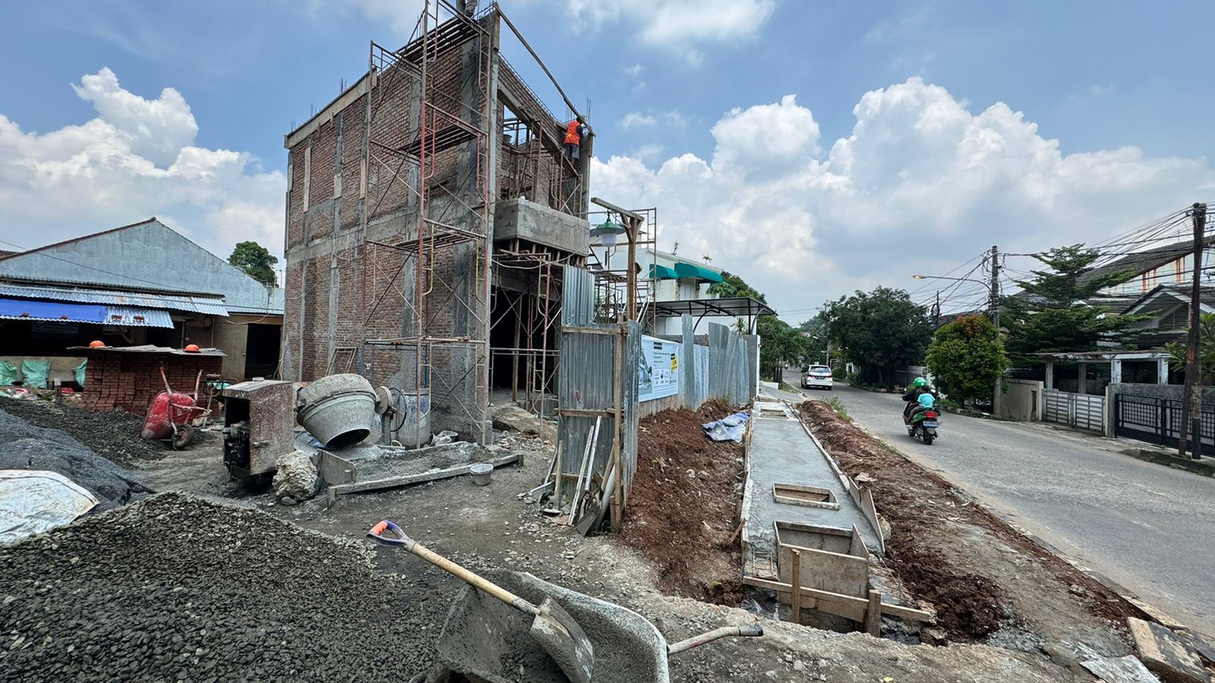 Cinere ruko rumah pinggir jalan ramai harga murah