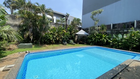 Beautiful house with big garden at bangka, jakarta selatan