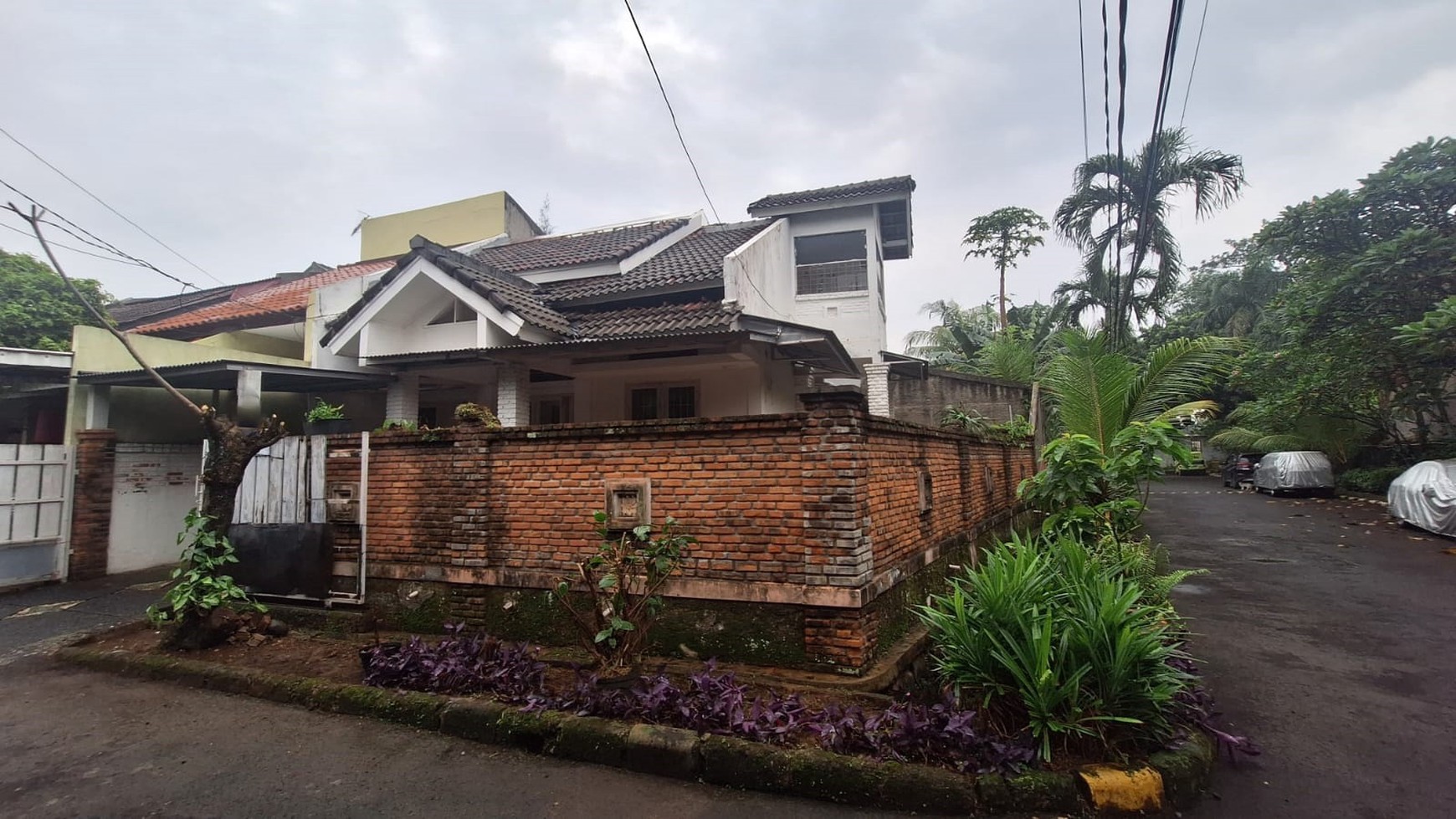 Rumah Hook Lokasi Strategis dekat Bintaro Jaya @Ciputat