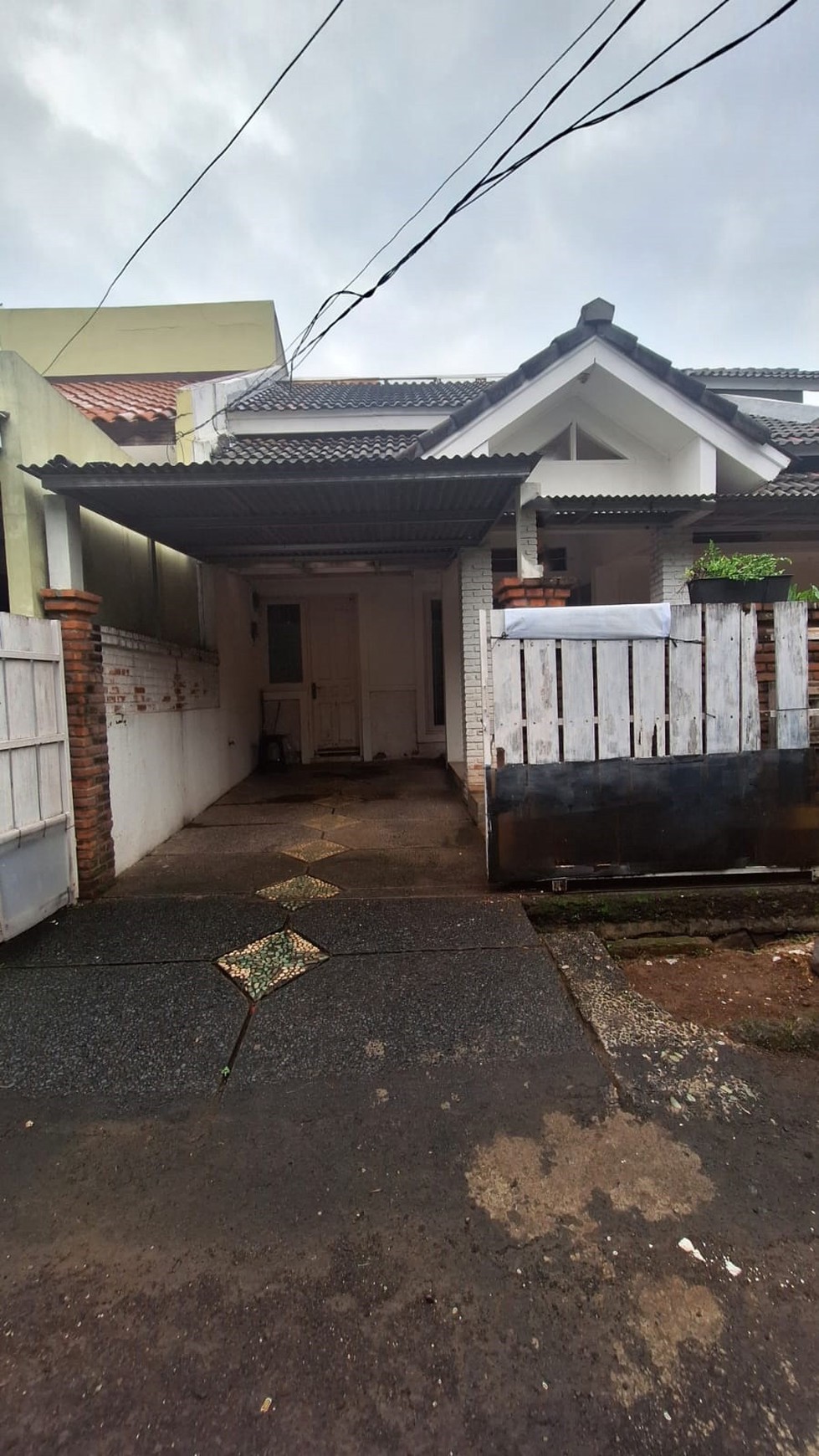 Rumah Hook Lokasi Strategis dekat Bintaro Jaya @Ciputat