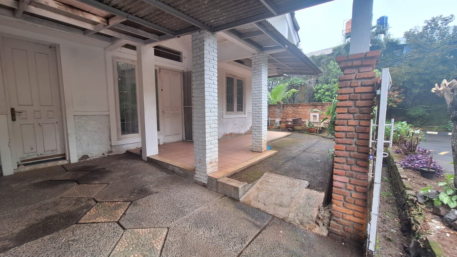 Rumah Hook Lokasi Strategis dekat Bintaro Jaya @Ciputat