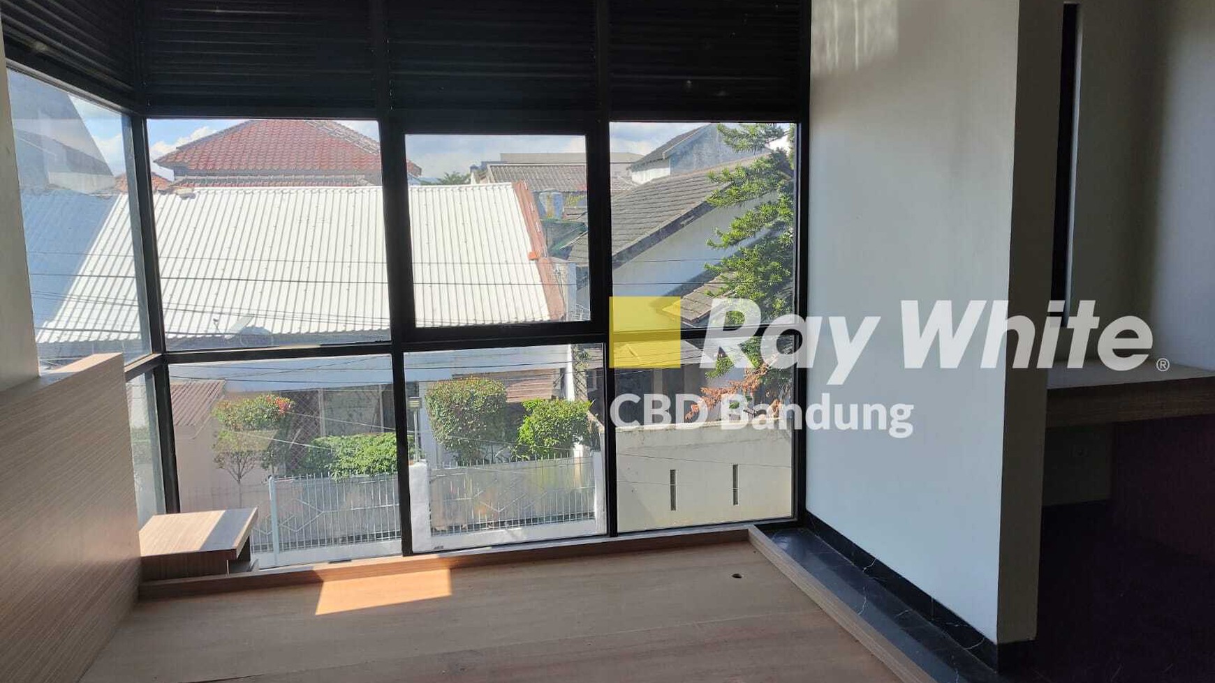 BAGUS! RUMAH BAGUS MINIMALIS MODERN 2 LANTAI DI HOLIS, BANDUNG!