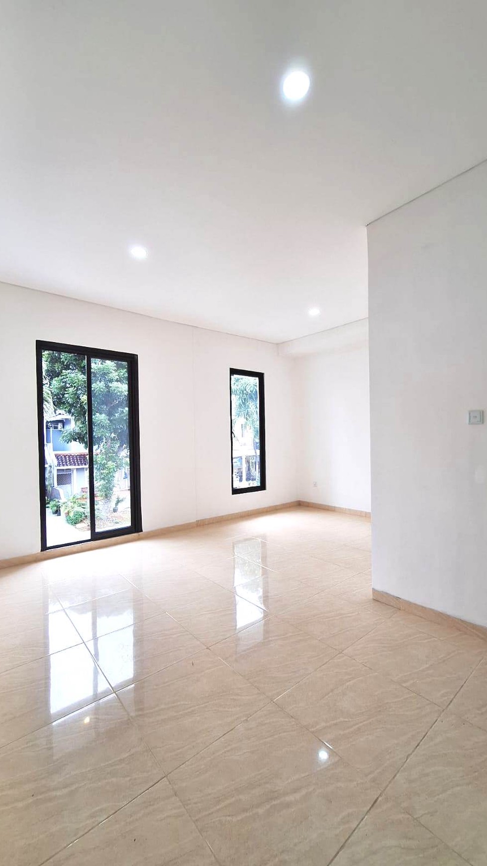 Dijual Rumah baru, mewah, cantik dan elegant di Taman Bromo Lippo Karawaci, Tangerang