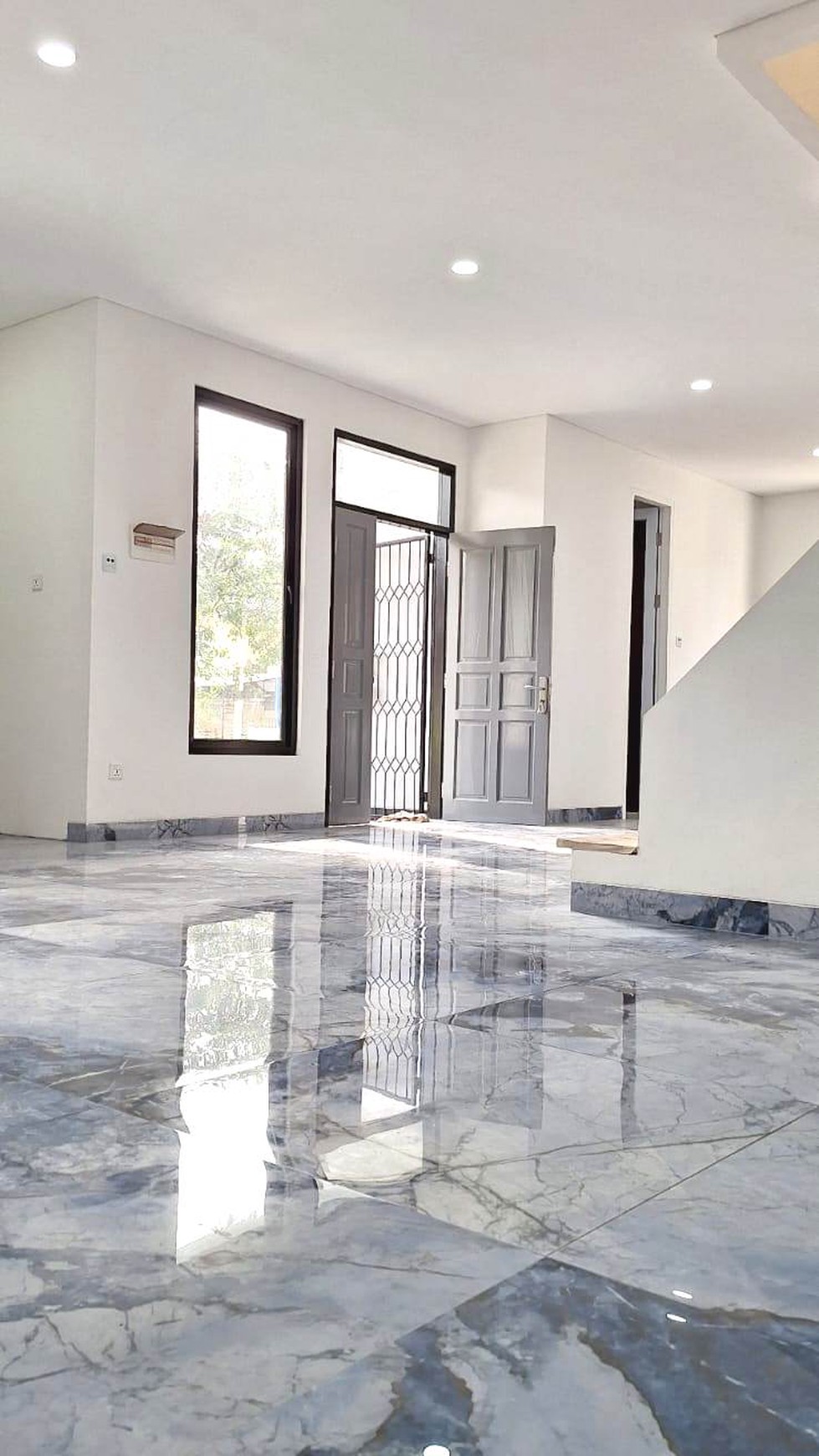 Dijual Rumah baru, mewah, cantik dan elegant di Taman Bromo Lippo Karawaci, Tangerang