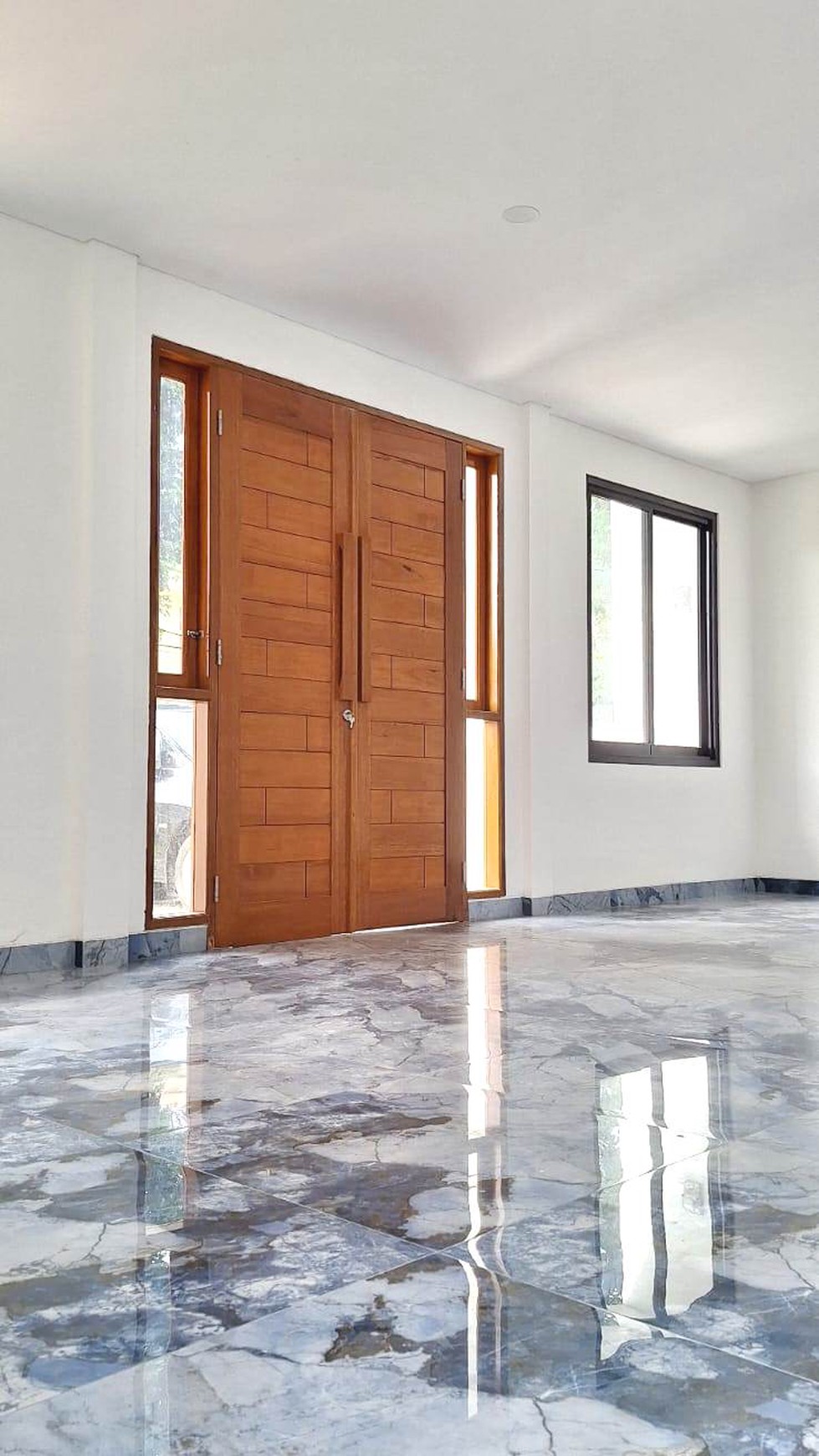 Dijual Rumah baru, mewah, cantik dan elegant di Taman Bromo Lippo Karawaci, Tangerang