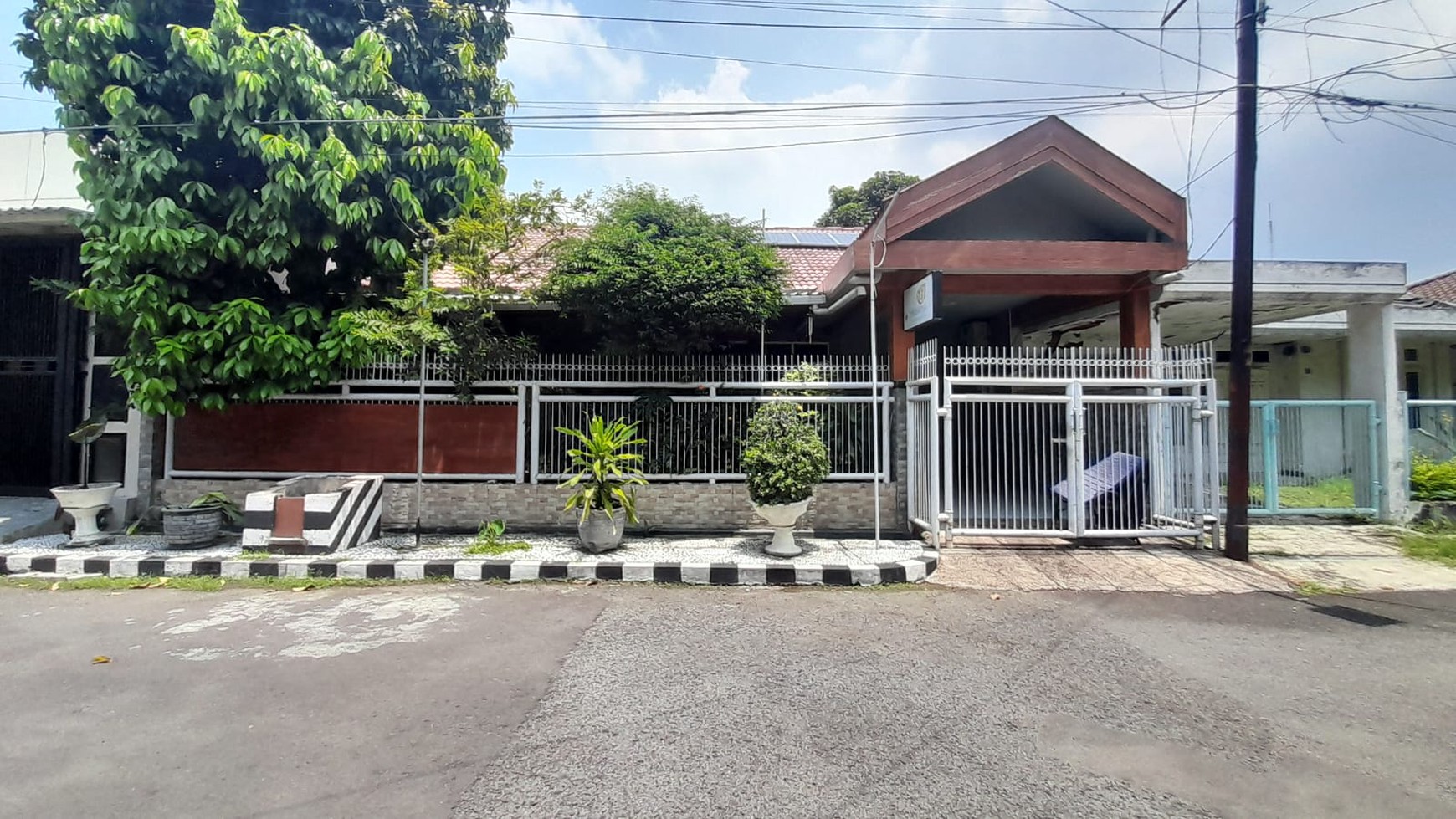 Rumah Luas Darmo Baru Timur Surabaya