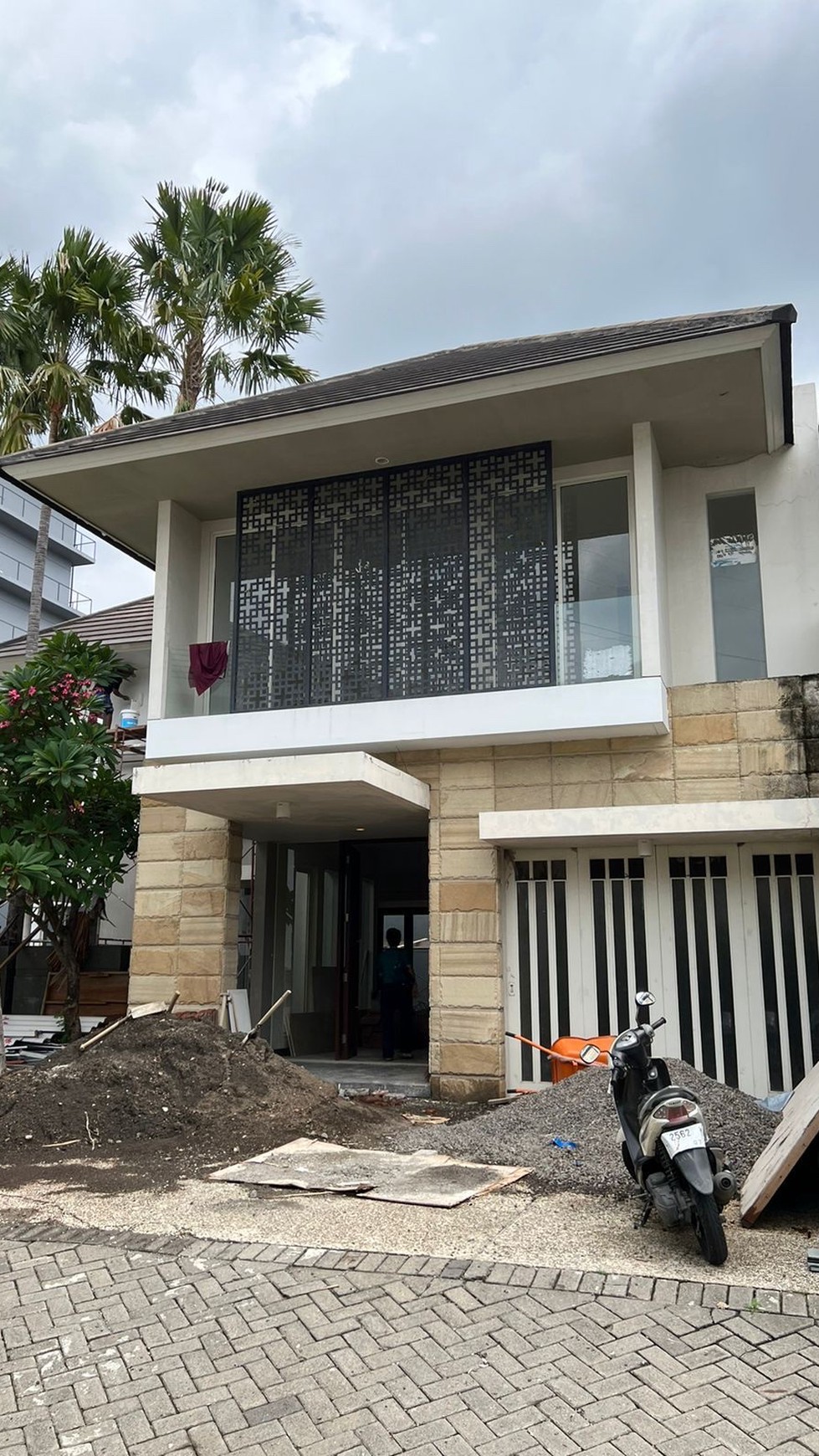 dijual rumah royal residence cluster crown hill mewah cantik minimalis 