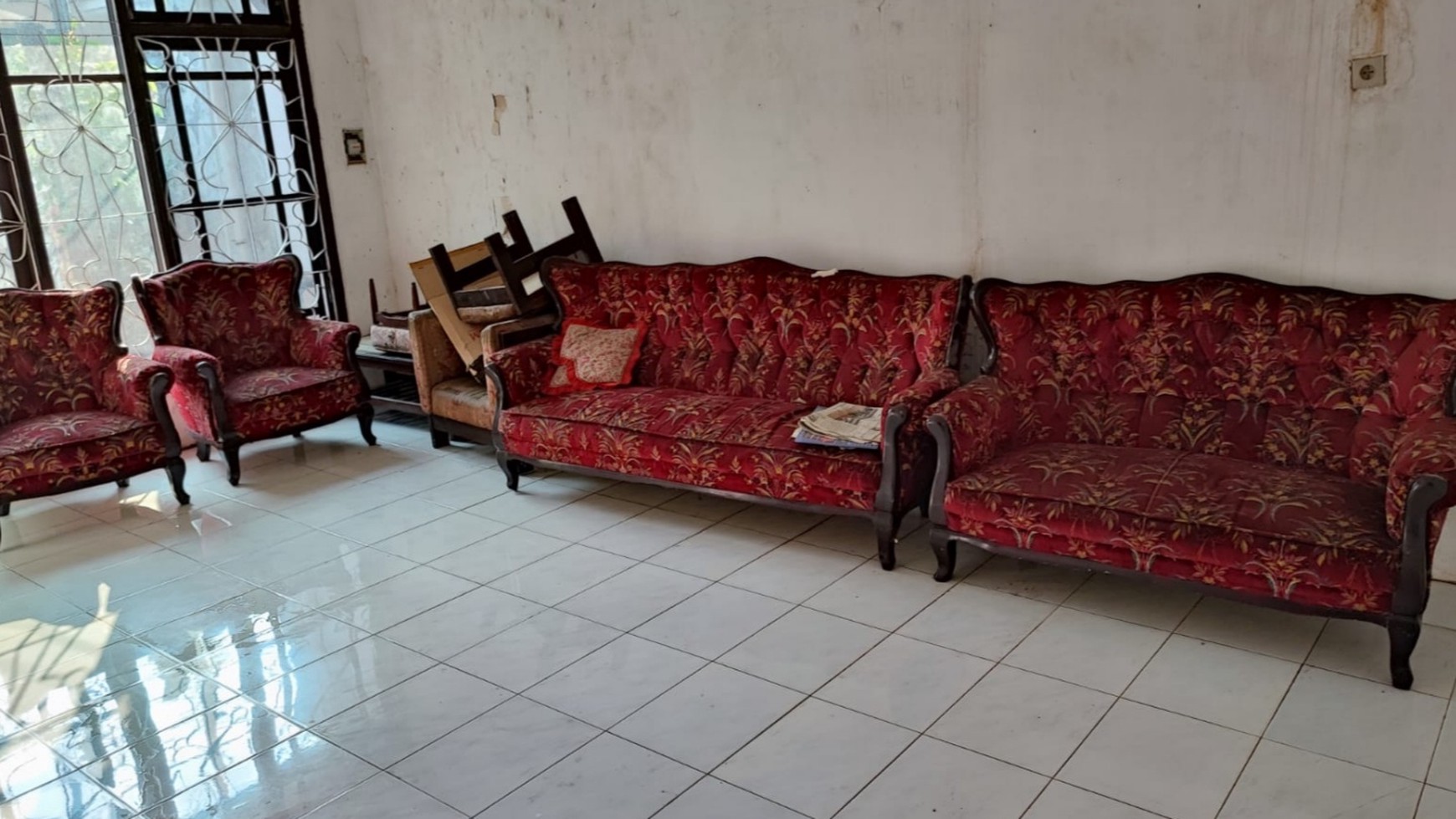 Rumah Luas Lokasi Strategis di Jatiwaringin Pondok Gede Siap Menjadi Hunian Impian Anda