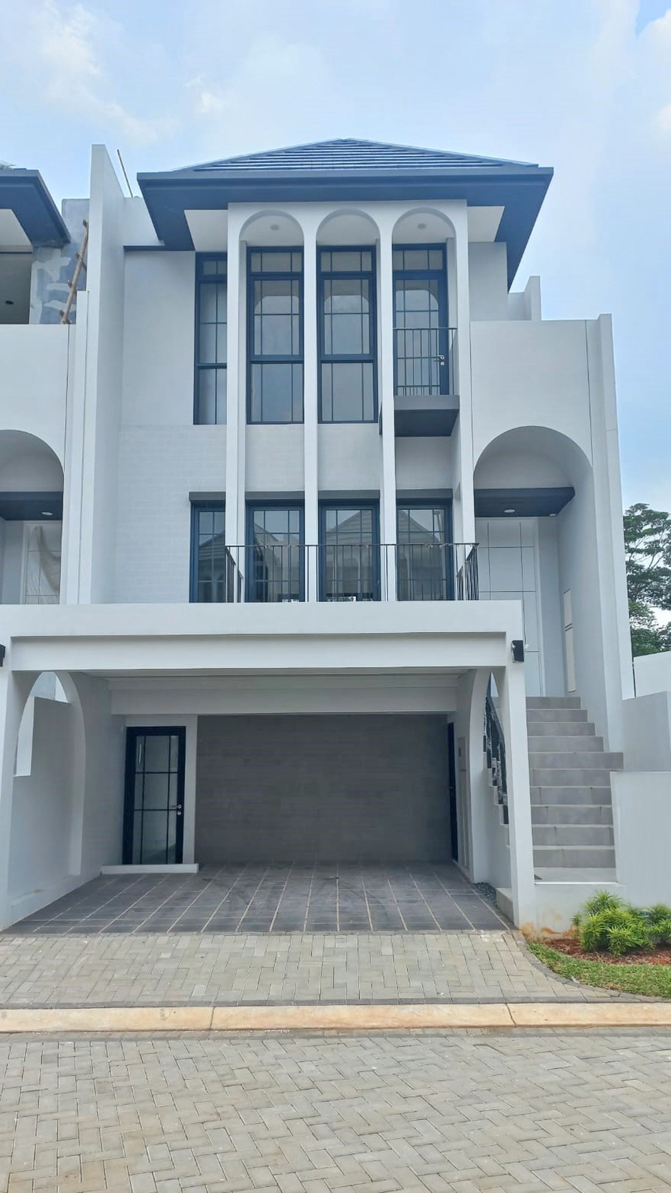 Dijual Rumah 3 lantai di Greenwich, BSD City