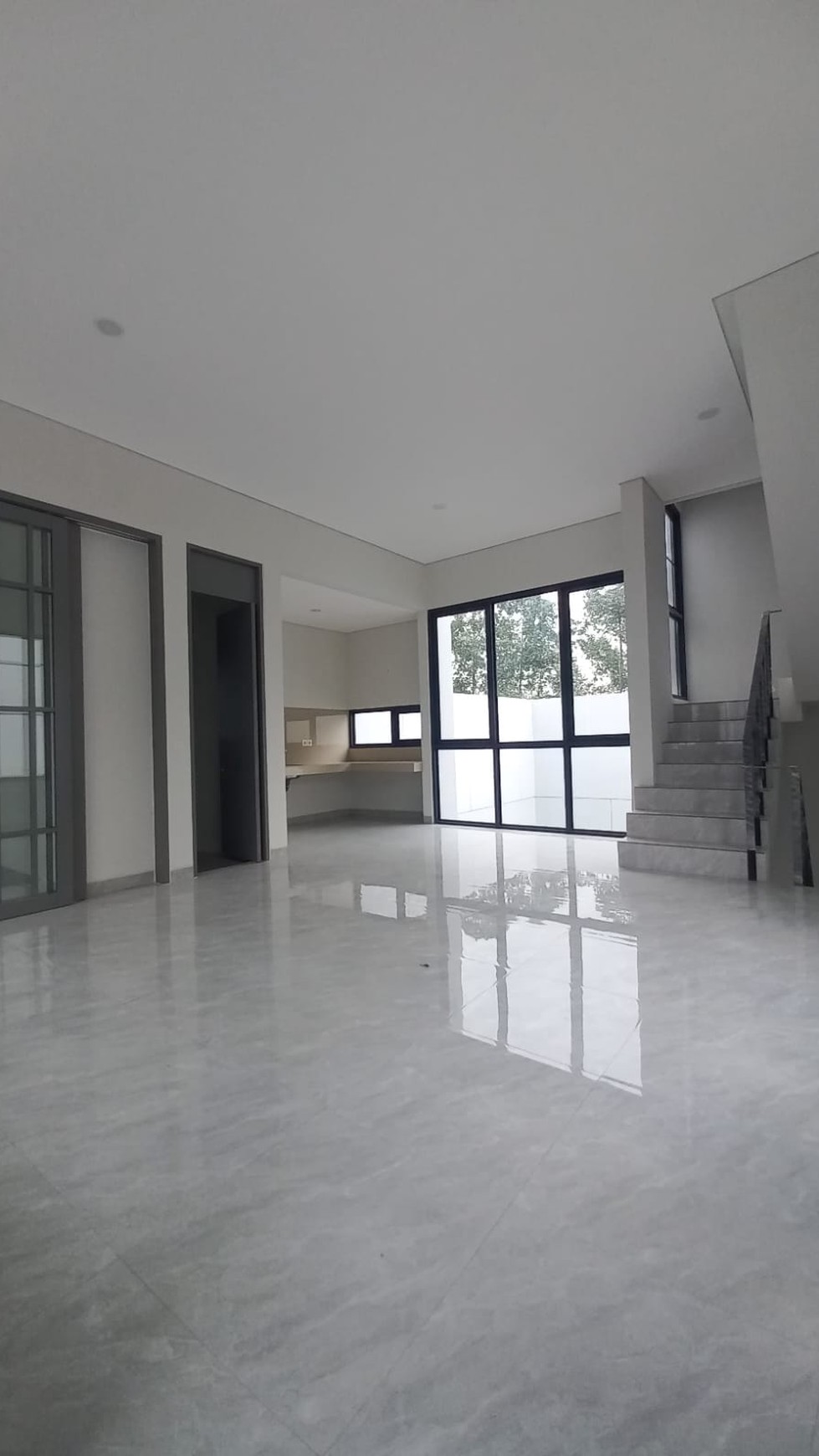 Dijual Rumah 3 lantai di Greenwich, BSD City