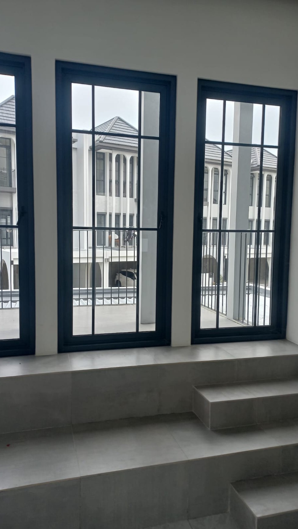 Dijual Rumah 3 lantai di Greenwich, BSD City