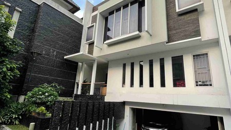 Townhouse di Brawijaya, Kebayoran Baru, Dalam Cluster, Prime Area