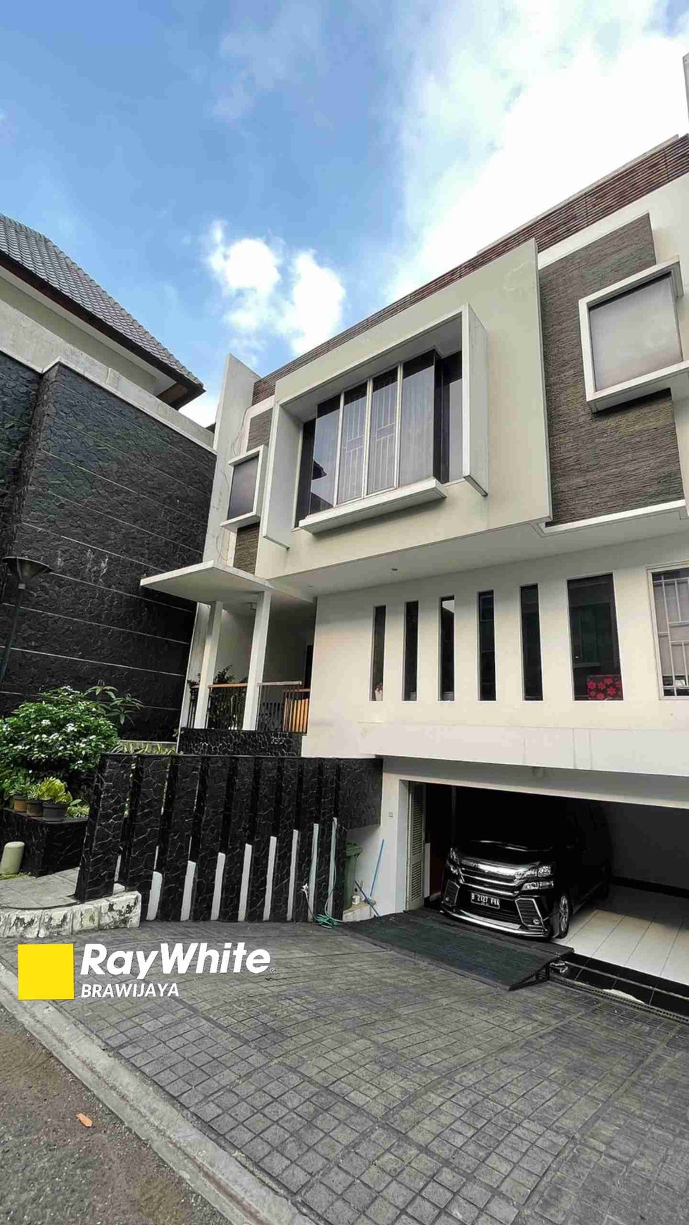 Townhouse di Brawijaya, Kebayoran Baru, Dalam Cluster, Prime Area