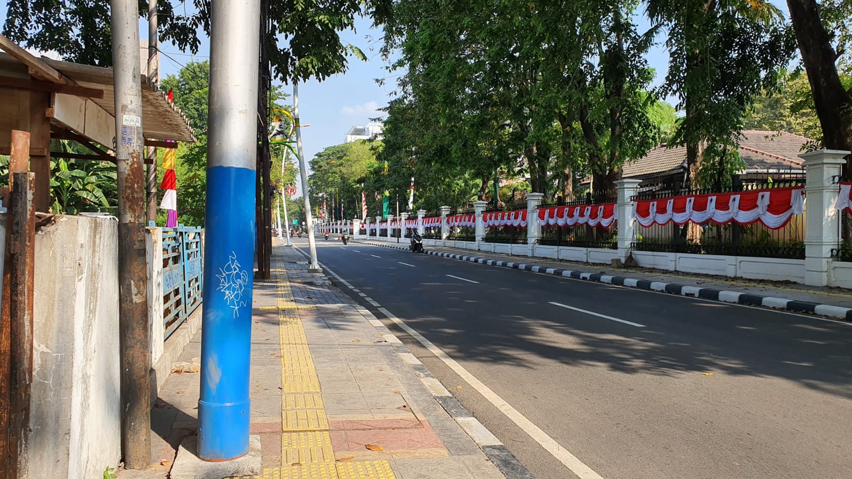 Rumah Pinggir Jalan dan Cocok Untuk Kantor @Jl Tanah Abang