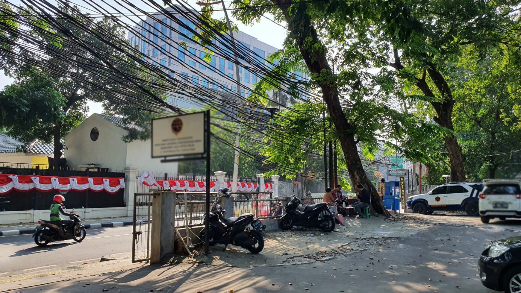 Rumah Pinggir Jalan dan Cocok Untuk Kantor @Jl Tanah Abang