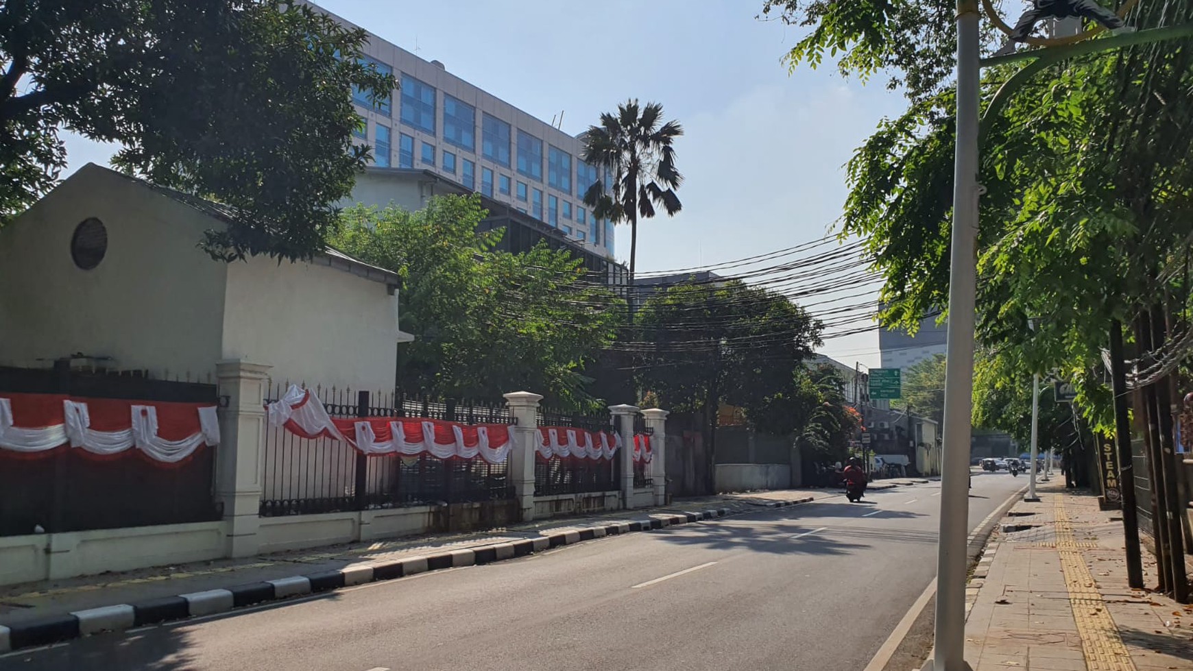 Rumah Pinggir Jalan dan Cocok Untuk Kantor @Jl Tanah Abang