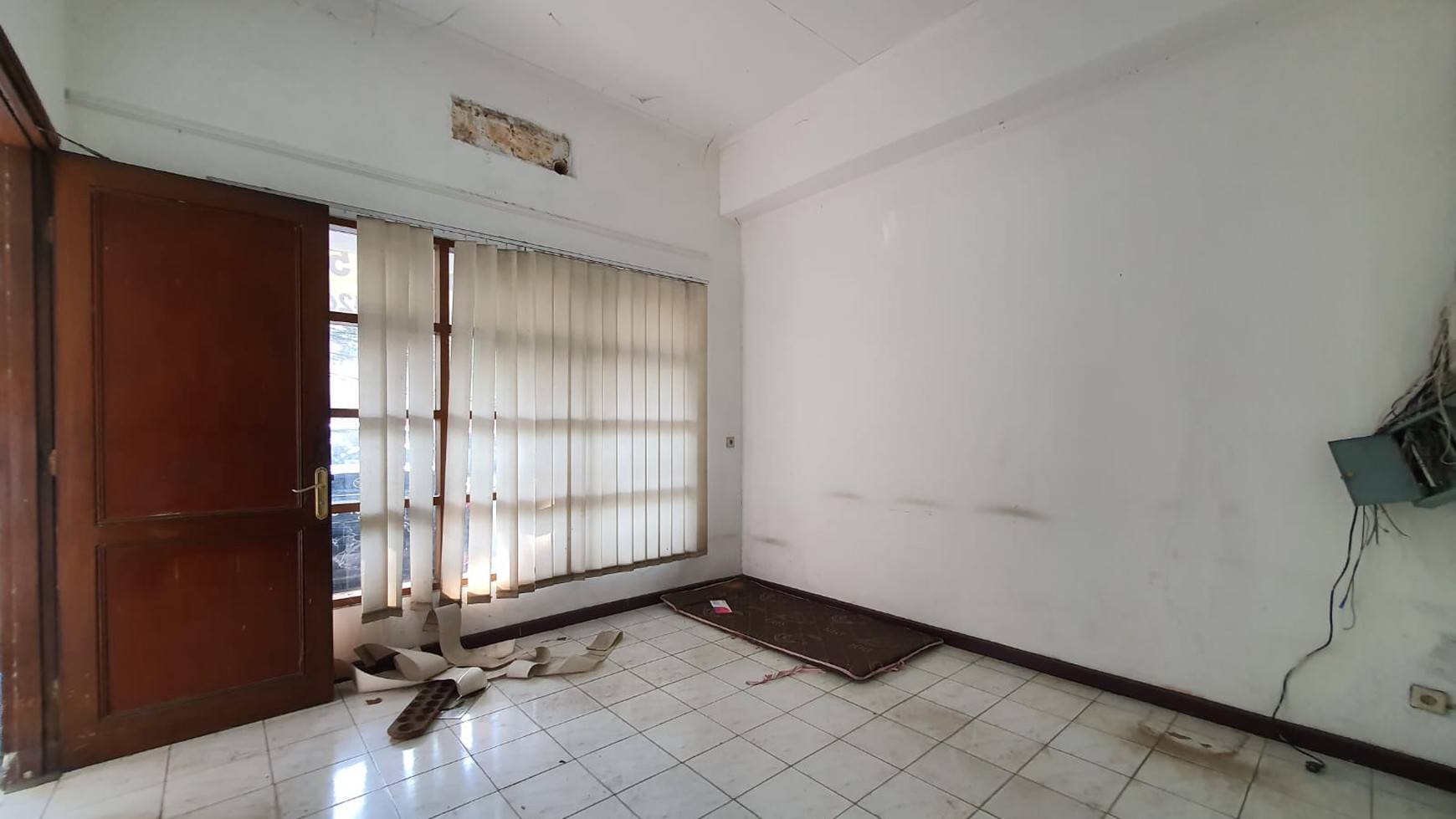 Rumah Pinggir Jalan dan Cocok Untuk Kantor @Jl Tanah Abang