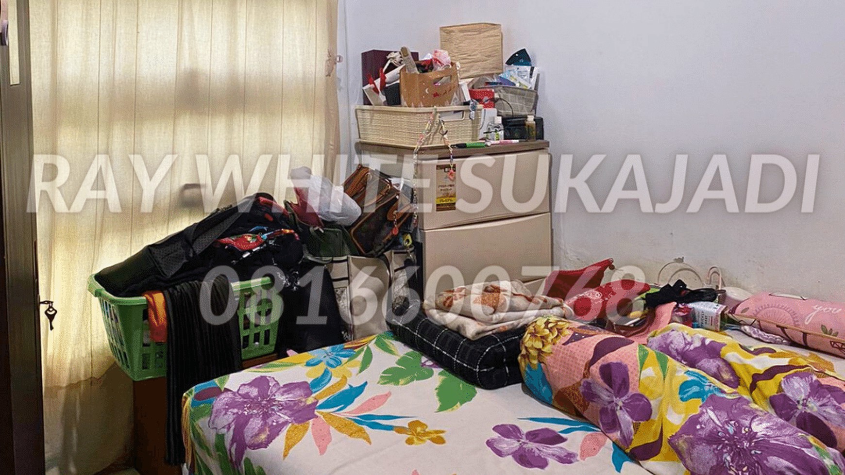 Rumah minimalis dalam komplek Cihanjuang