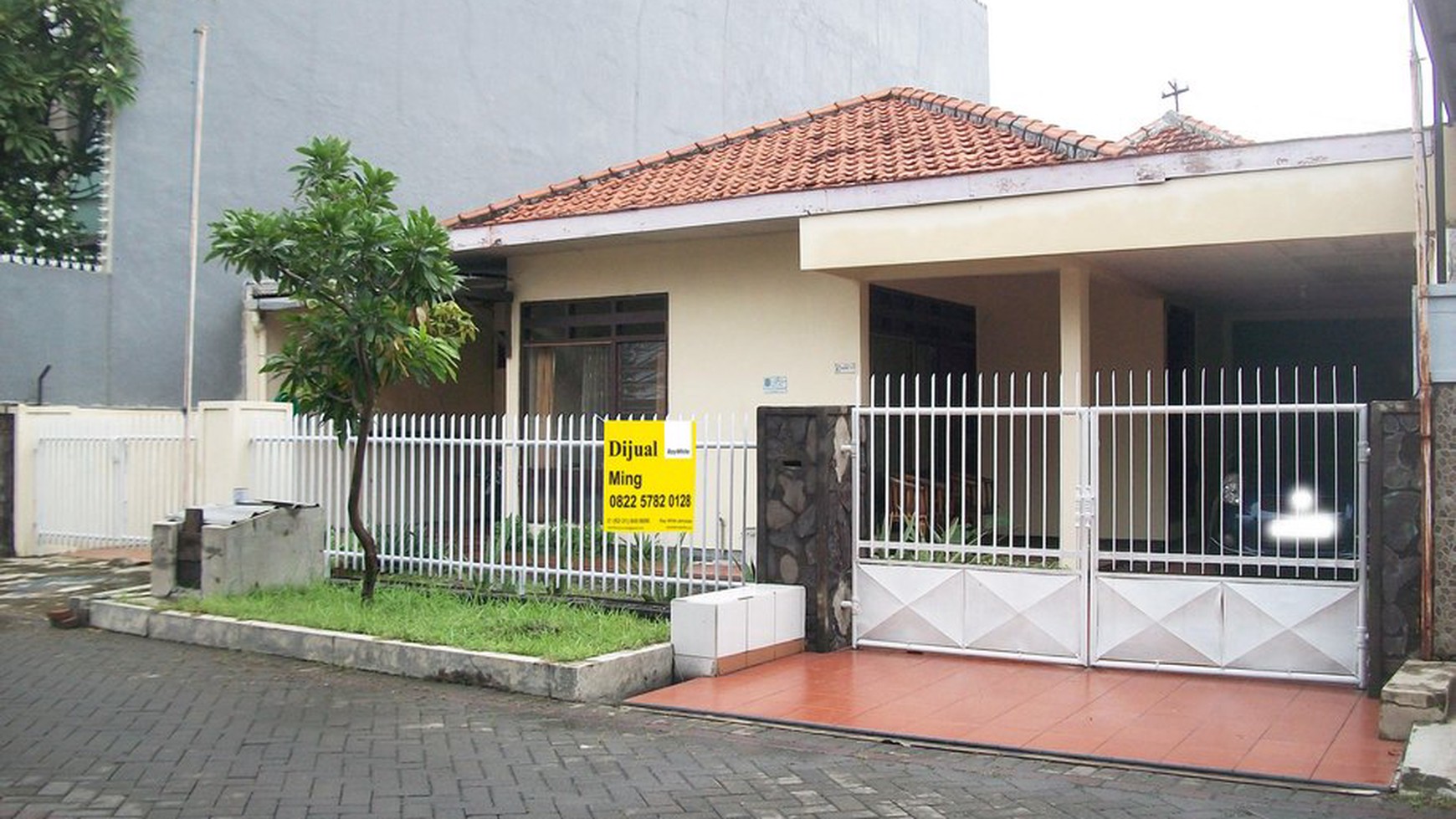 Rumah di Kutisari Selatan Surabaya Selatan, Bagus + Terawat, Row Jalan Lebar - MG -