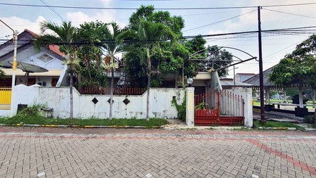 Rumah di Nirwana Eksekutif Surabaya Timur, Luas  220 m2, Hadap Selatan, HITUNG TANAH !!!