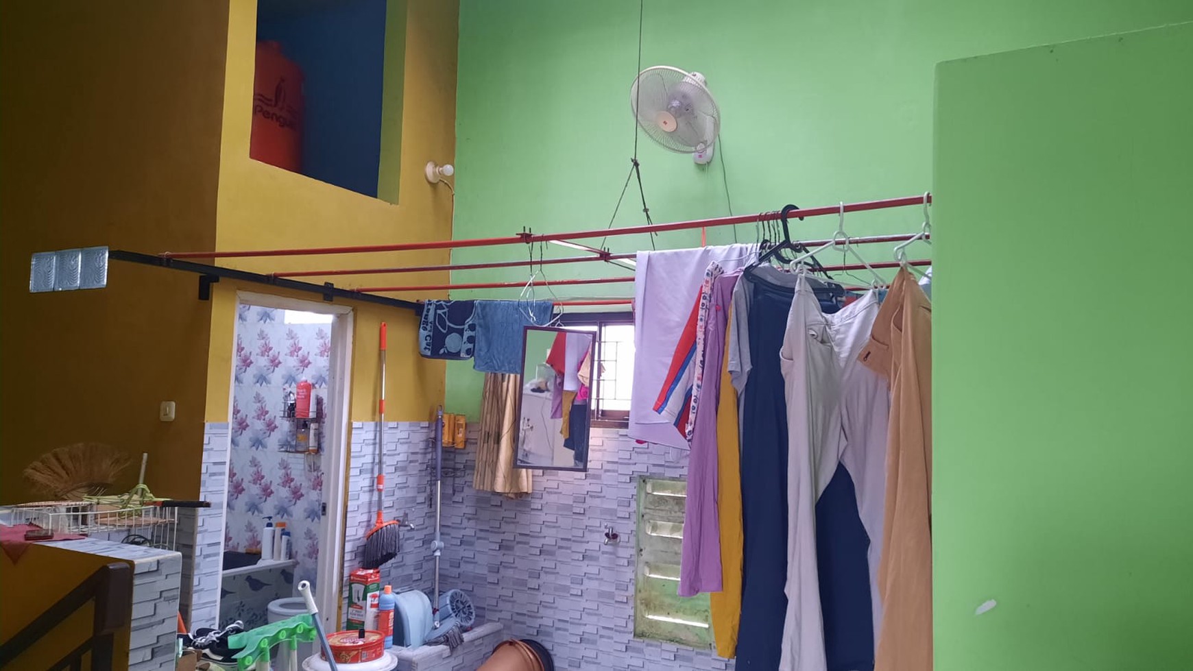 RUMAH DUA LANTAI DENGAN KAMAR TIDUR MEZANIN DI LOKASI STRATEGIS LIPPO CIKARANG