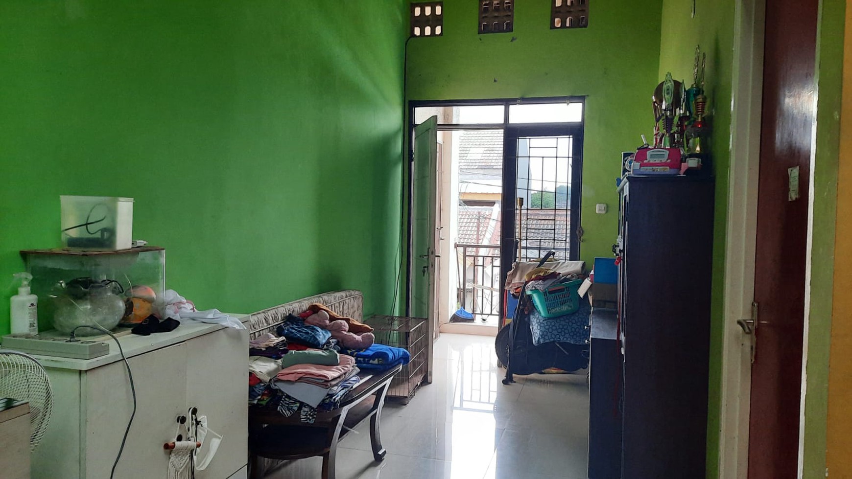 RUMAH DUA LANTAI DENGAN KAMAR TIDUR MEZANIN DI LOKASI STRATEGIS LIPPO CIKARANG