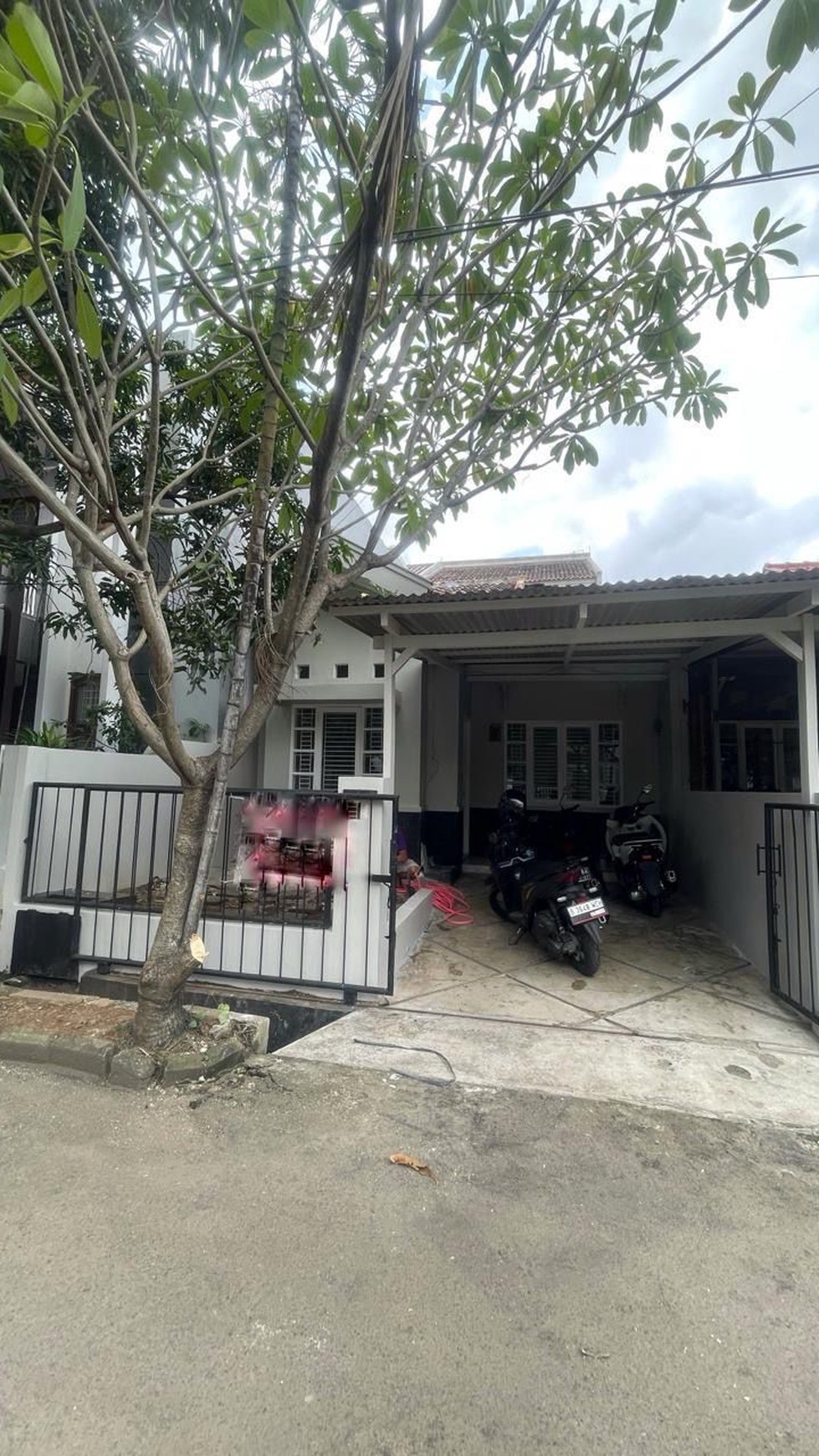 Dijual Rumah Modern Lokasi Strategis di Graha Bintaro Jaya.