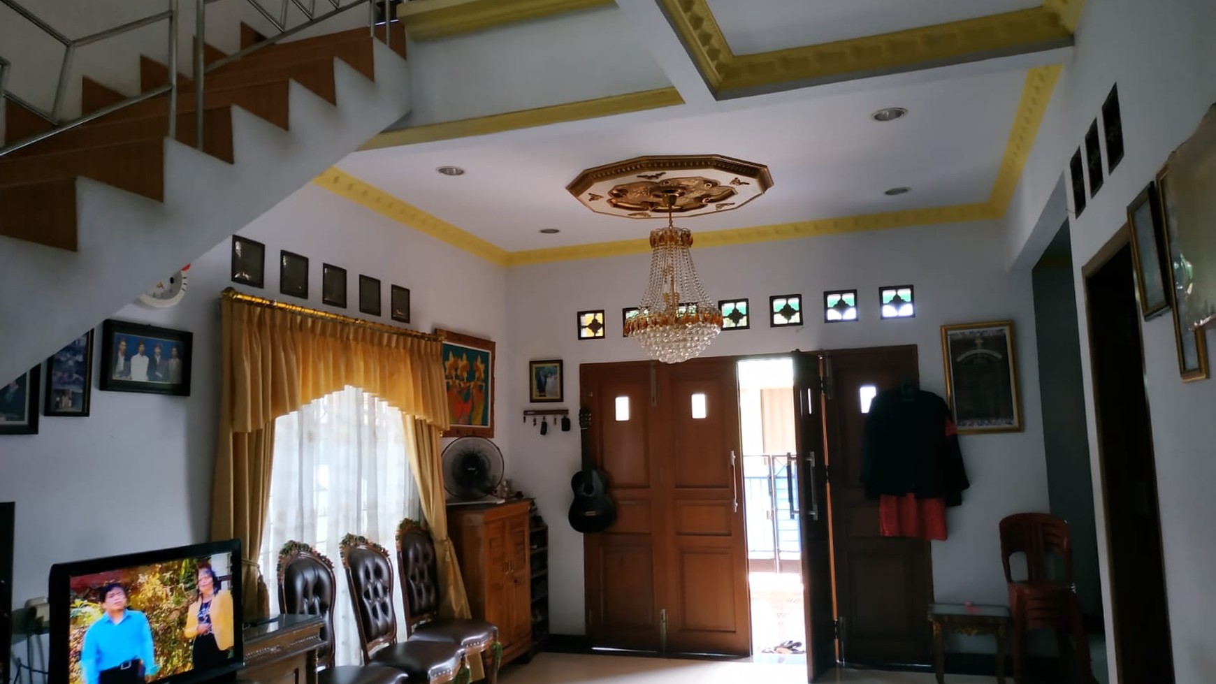 Dijual rumah Jl. Merak Raya 2 lantai posisi hoek, lingkungan sekitar nyaman di Perumnas,Tangerang.