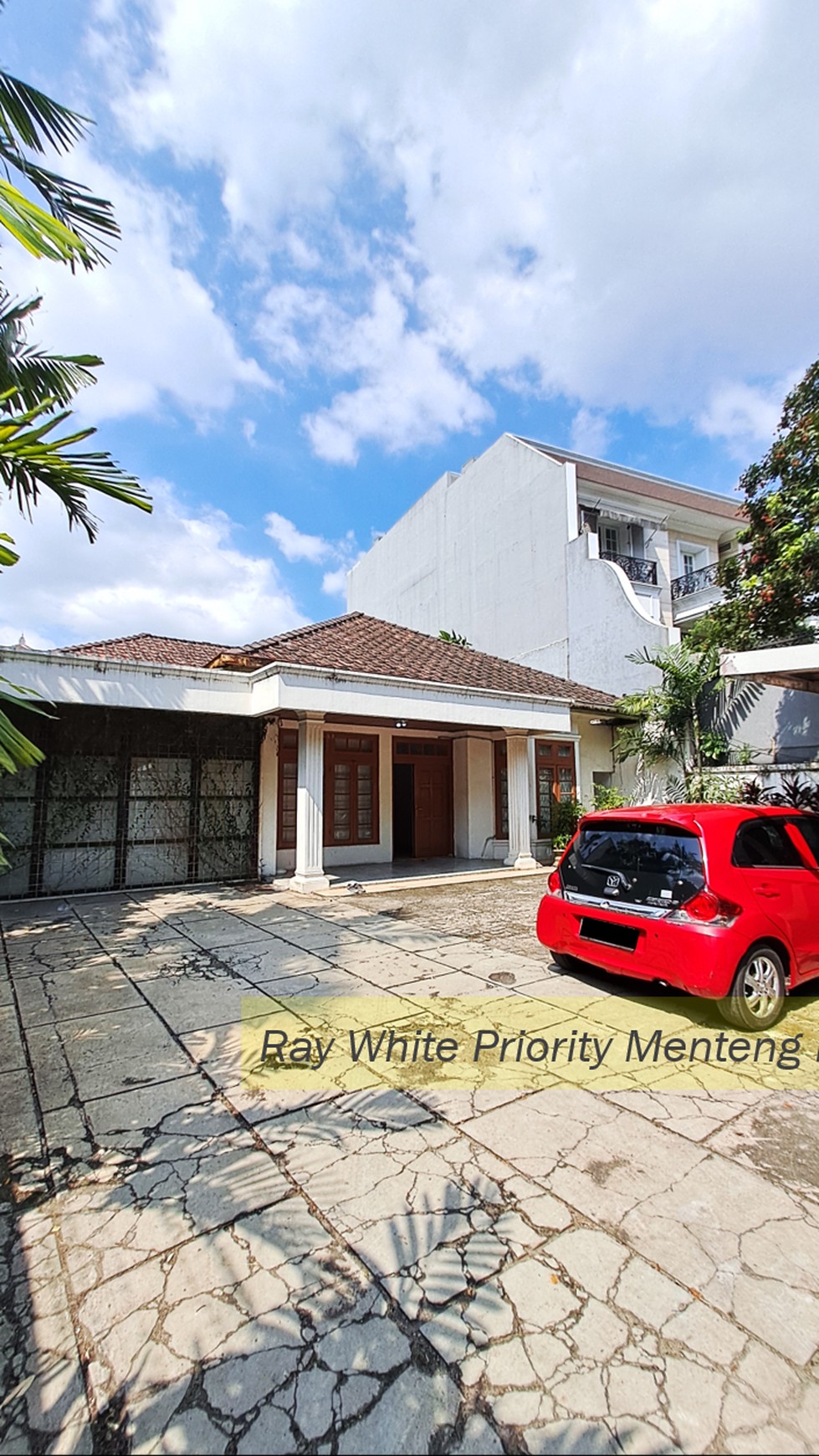 Rumah Hitung Tanah di Kawasan Elite Pondok Indah, Jakarta Selatan