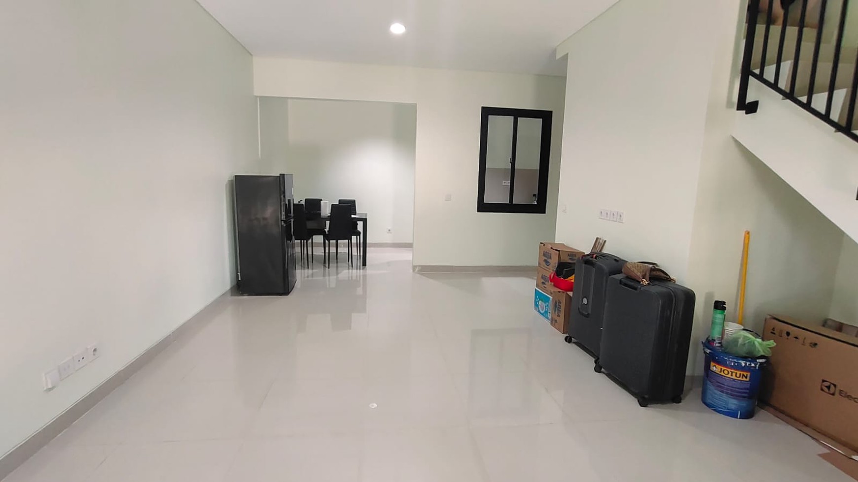 Hot Rent. Rumah modern di Provence Suites, BSD