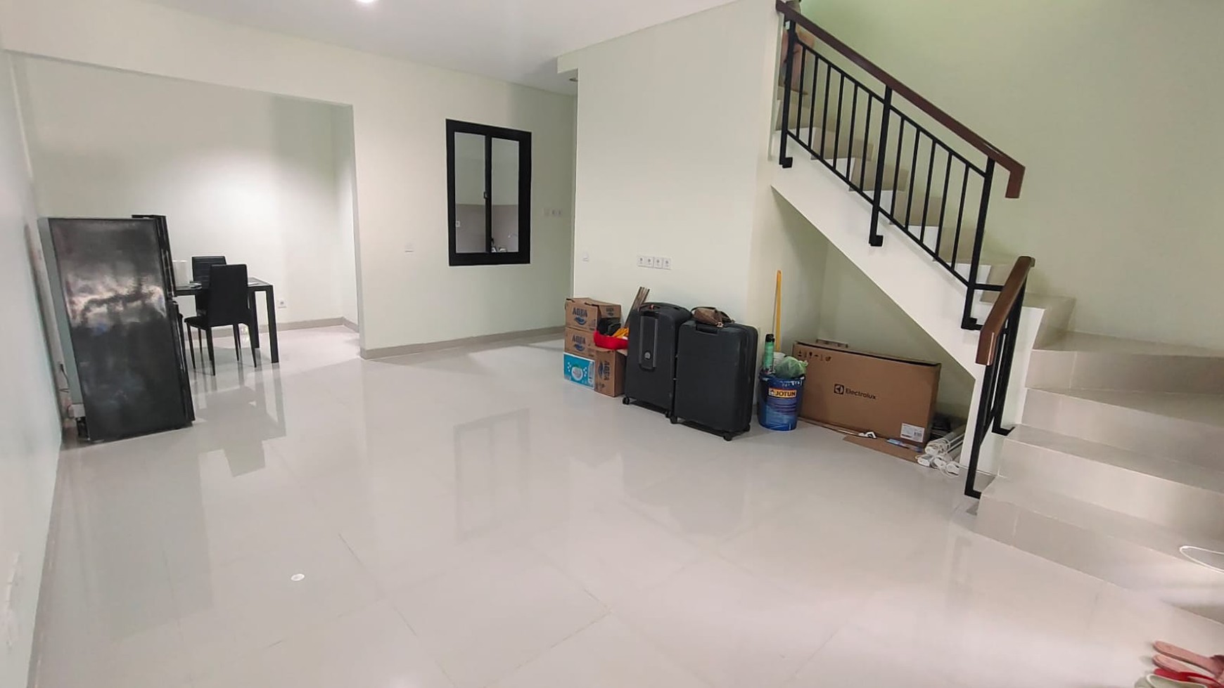 Hot Rent. Rumah modern di Provence Suites, BSD