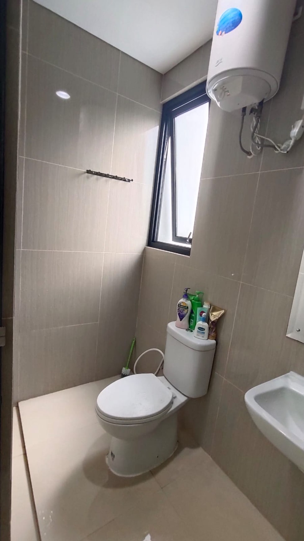 Hot Rent. Rumah modern di Provence Suites, BSD