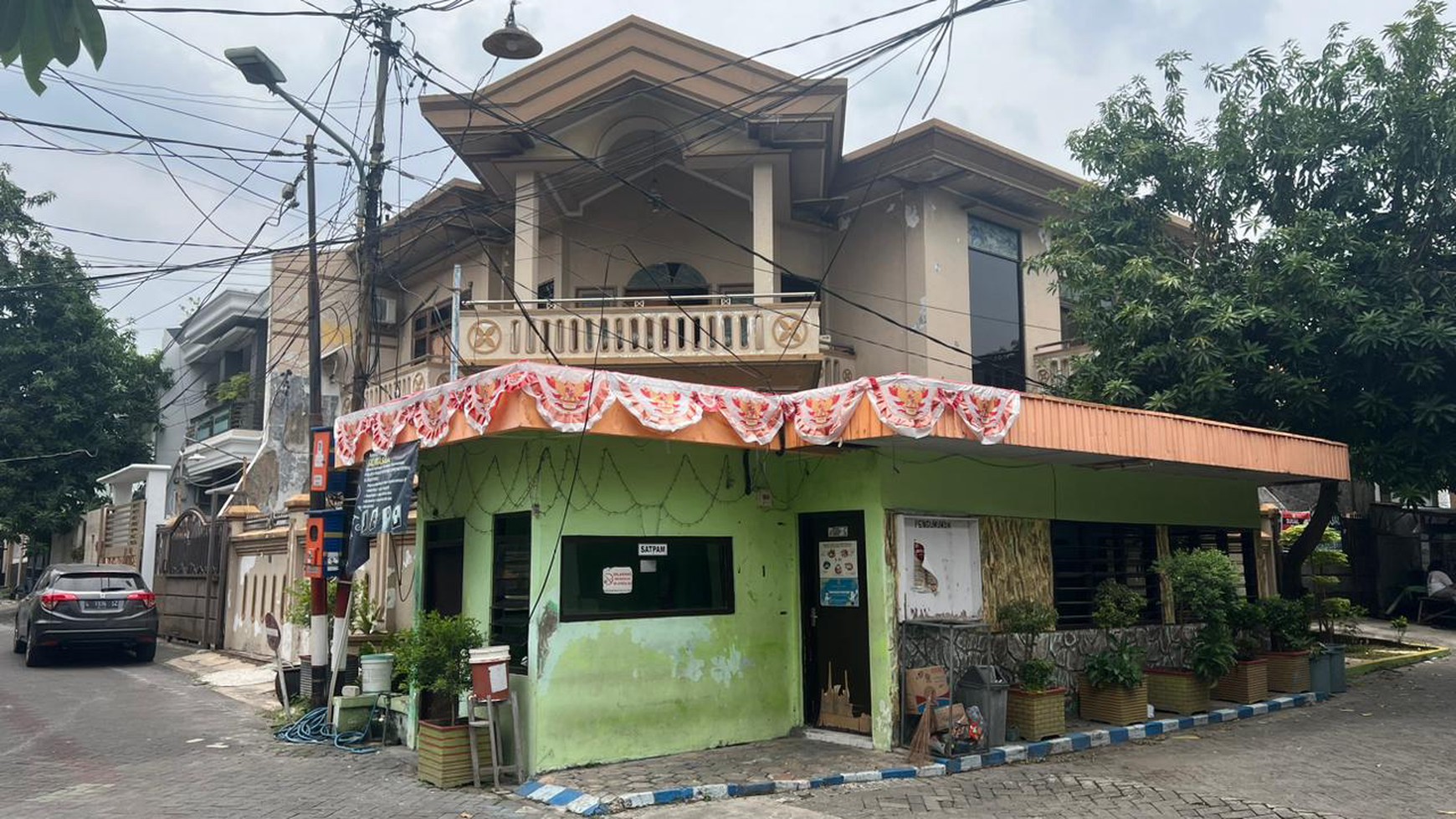 Rumah Mewah Luas Pradah Permai Surabaya Dekat Pusat Perbelanjaan