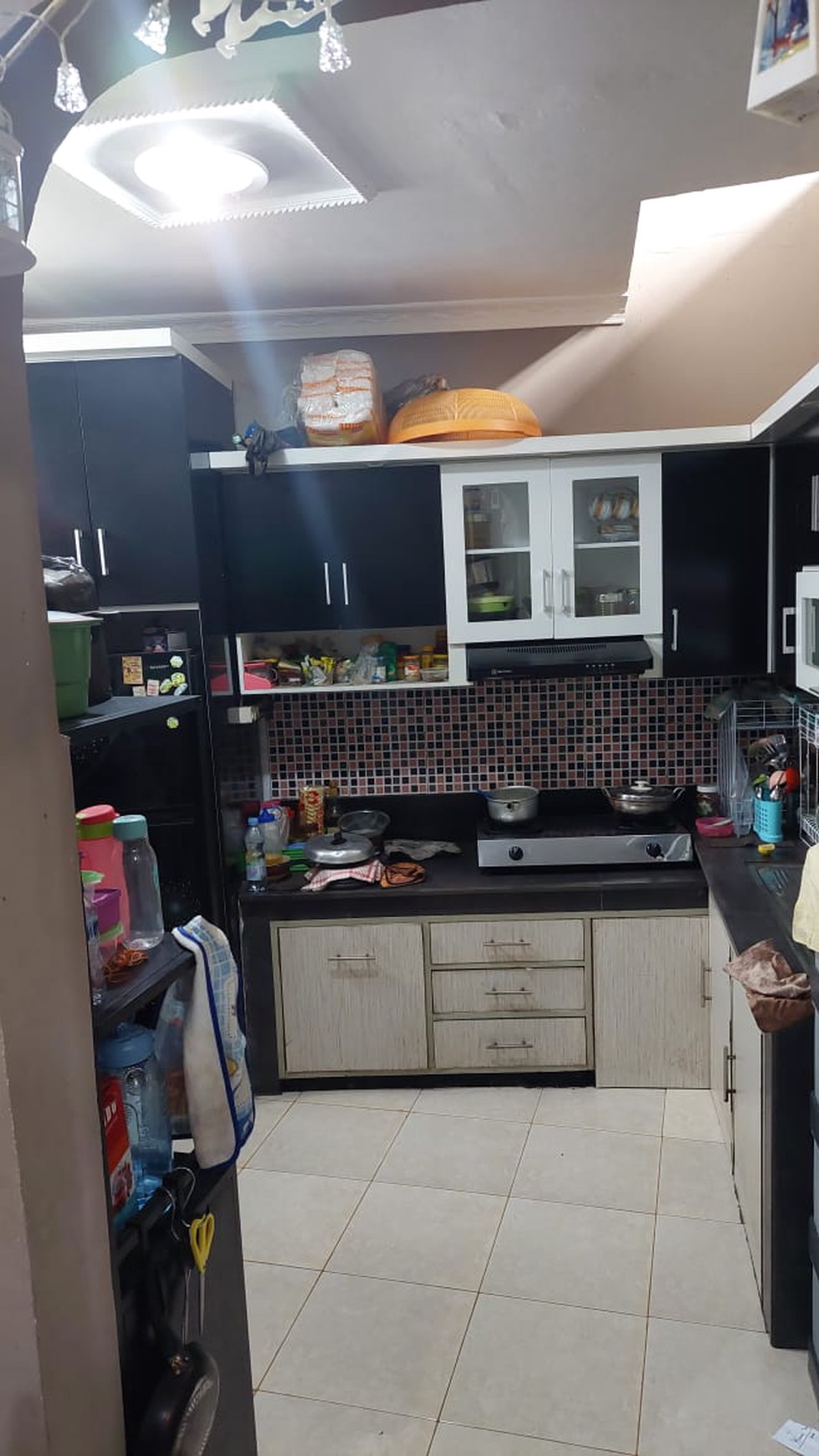 Dijual rumah di jalan anggrek