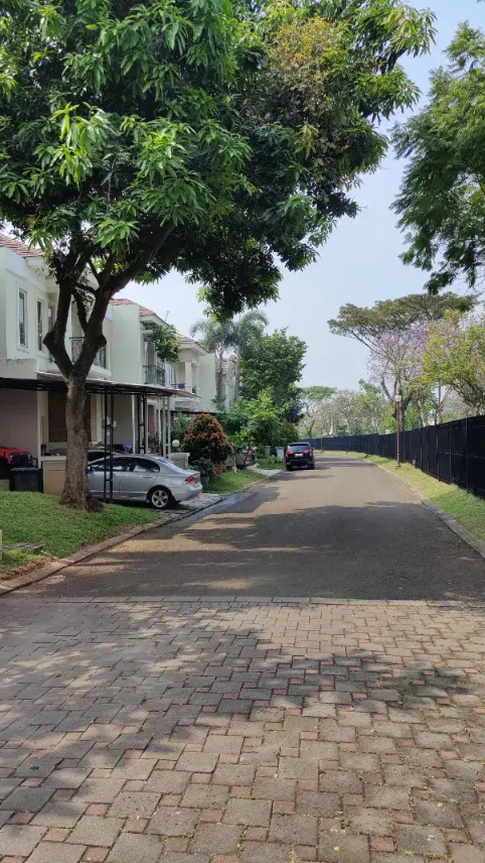 Rumah Hoek di Pondok Hijau Golf PHG Summarecon Serpong