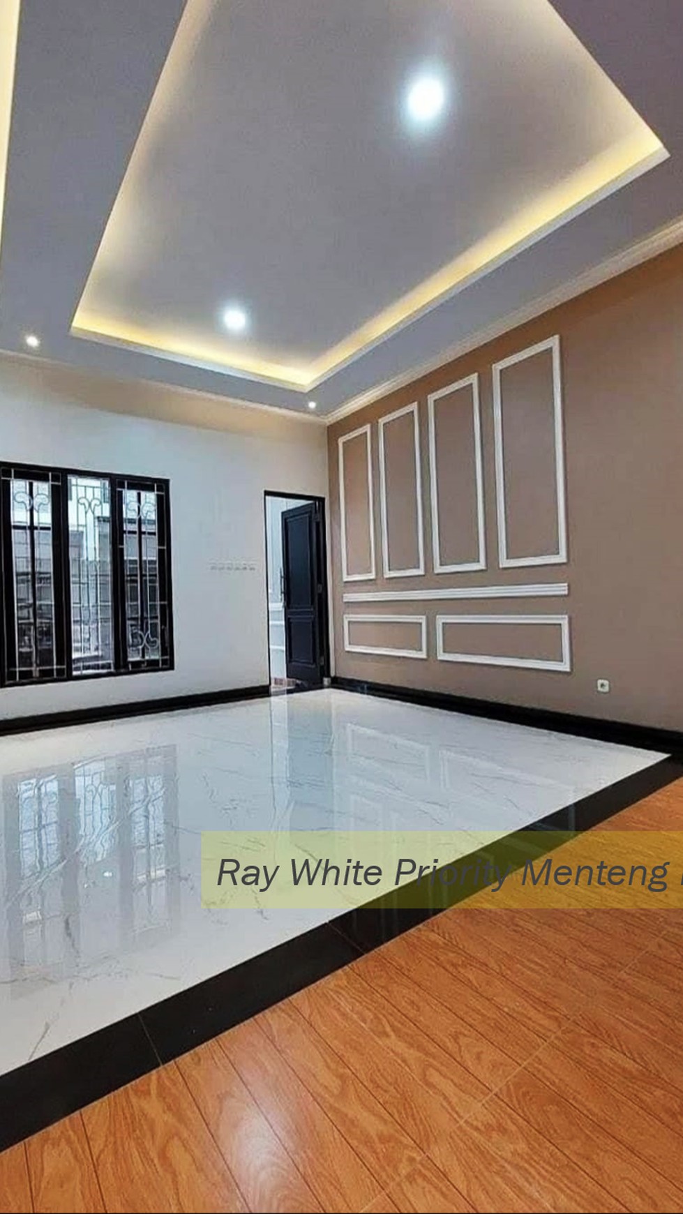 Rumah Hook 3 Lantai dengan Rooftop di Jl Kebagusan, Pasar Minggu, Jaksel