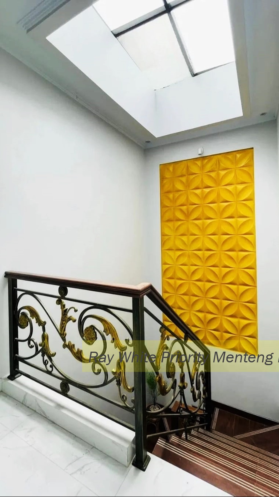 Rumah Hook 3 Lantai dengan Rooftop di Jl Kebagusan, Pasar Minggu, Jaksel