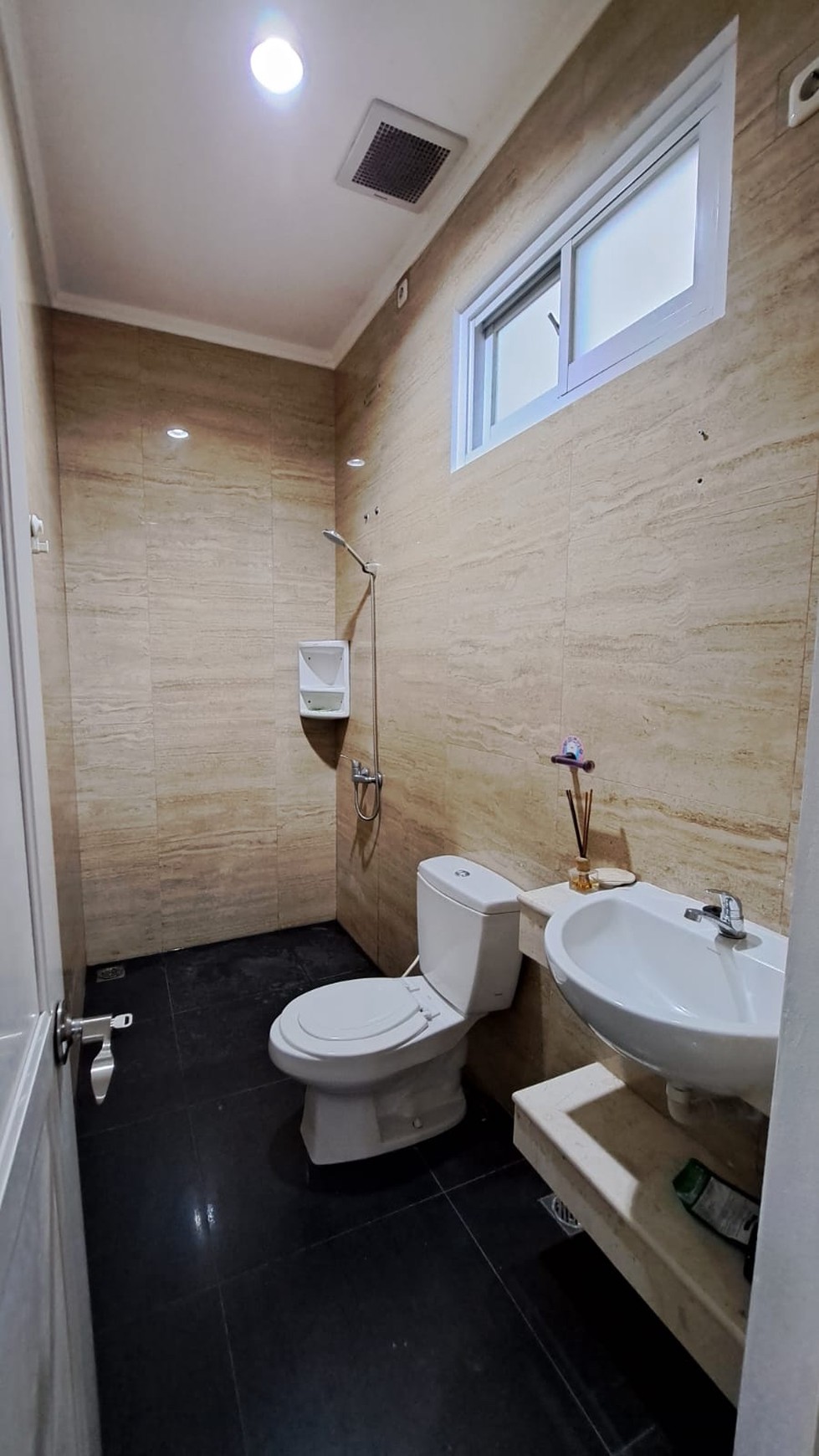 Rumah per tahun di Kota Wisata