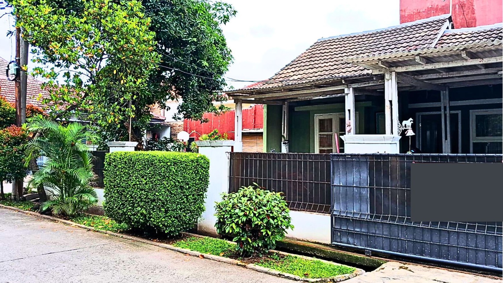 Rumah Mungil Halaman Luas di Permata Legenda Residence 1